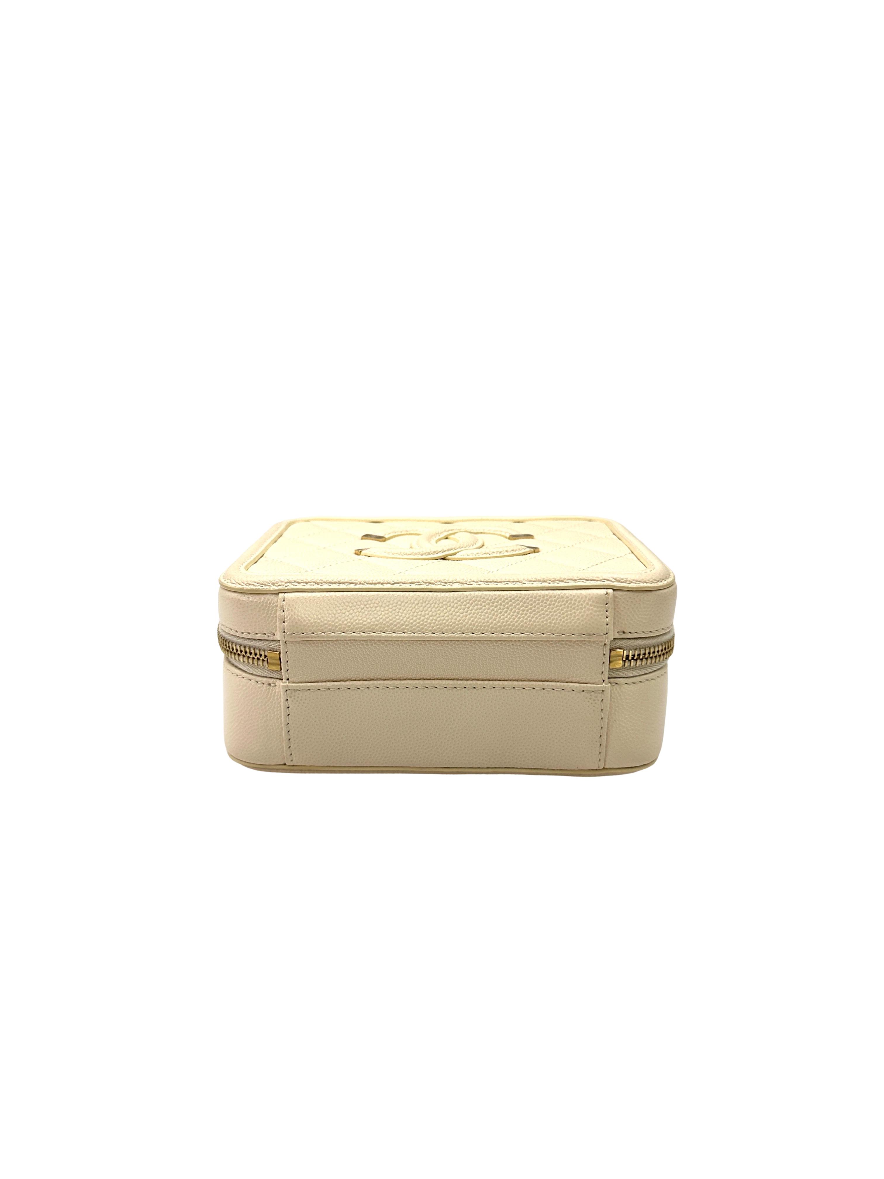 Chanel CC Filigree White Quilted Leather Vanity Case(29***27) CC2478