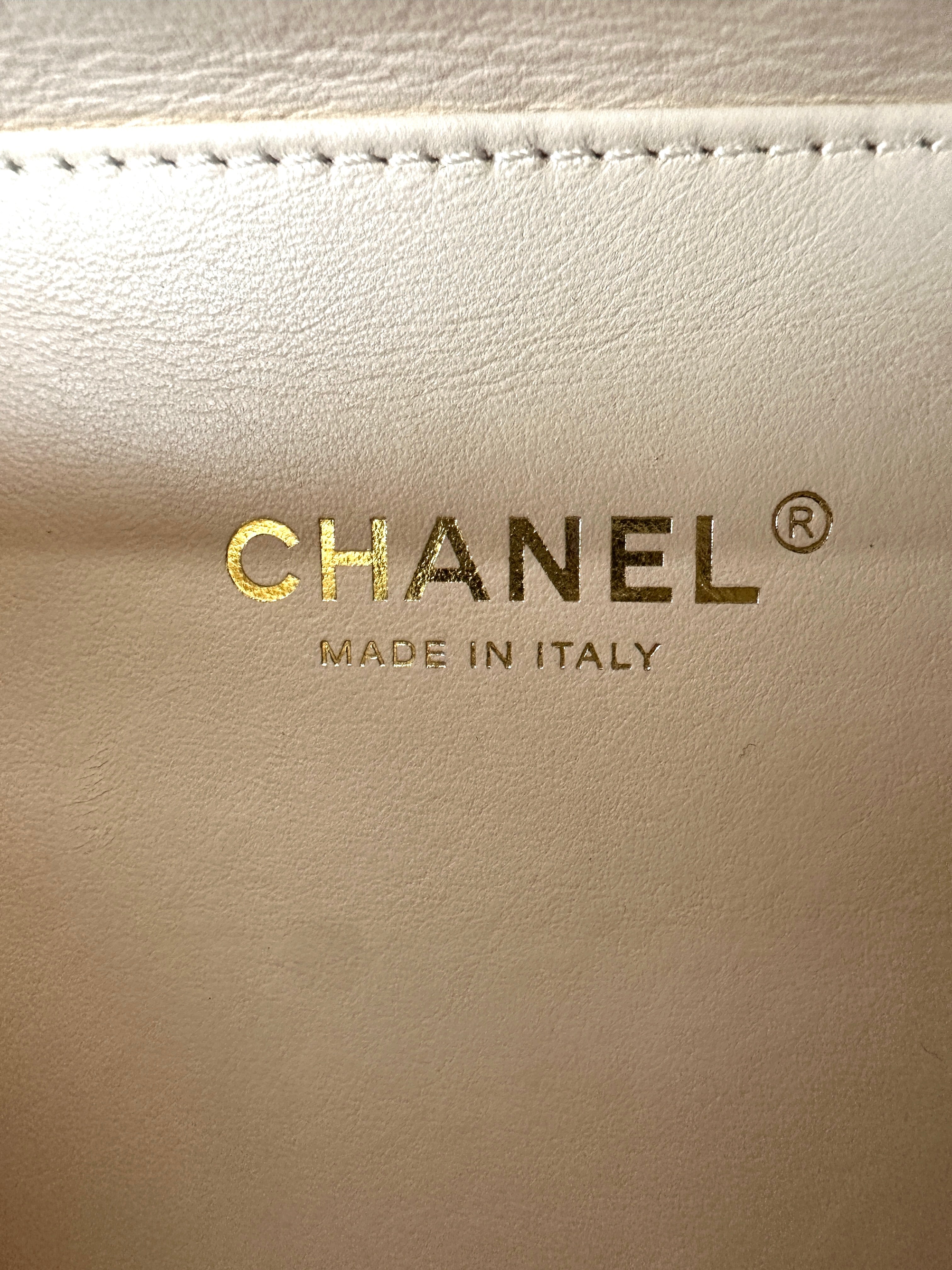 Chanel CC Filigree White Quilted Leather Vanity Case(29***27) CC2478