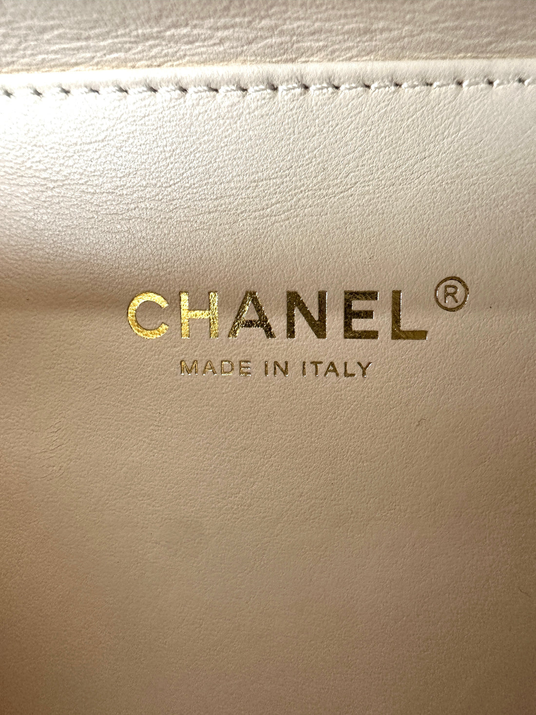 Chanel CC Filigree White Quilted Leather Vanity Case(29***27) CC2478