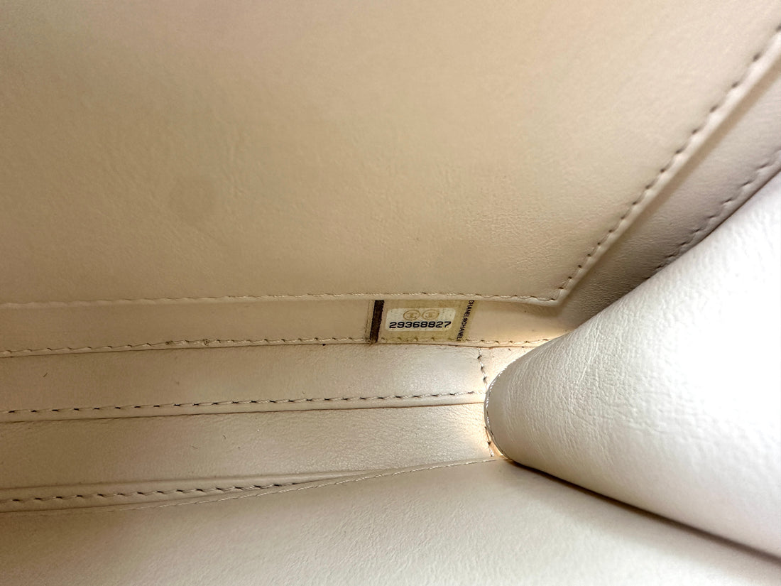 Chanel CC Filigree White Quilted Leather Vanity Case(29***27) CC2478
