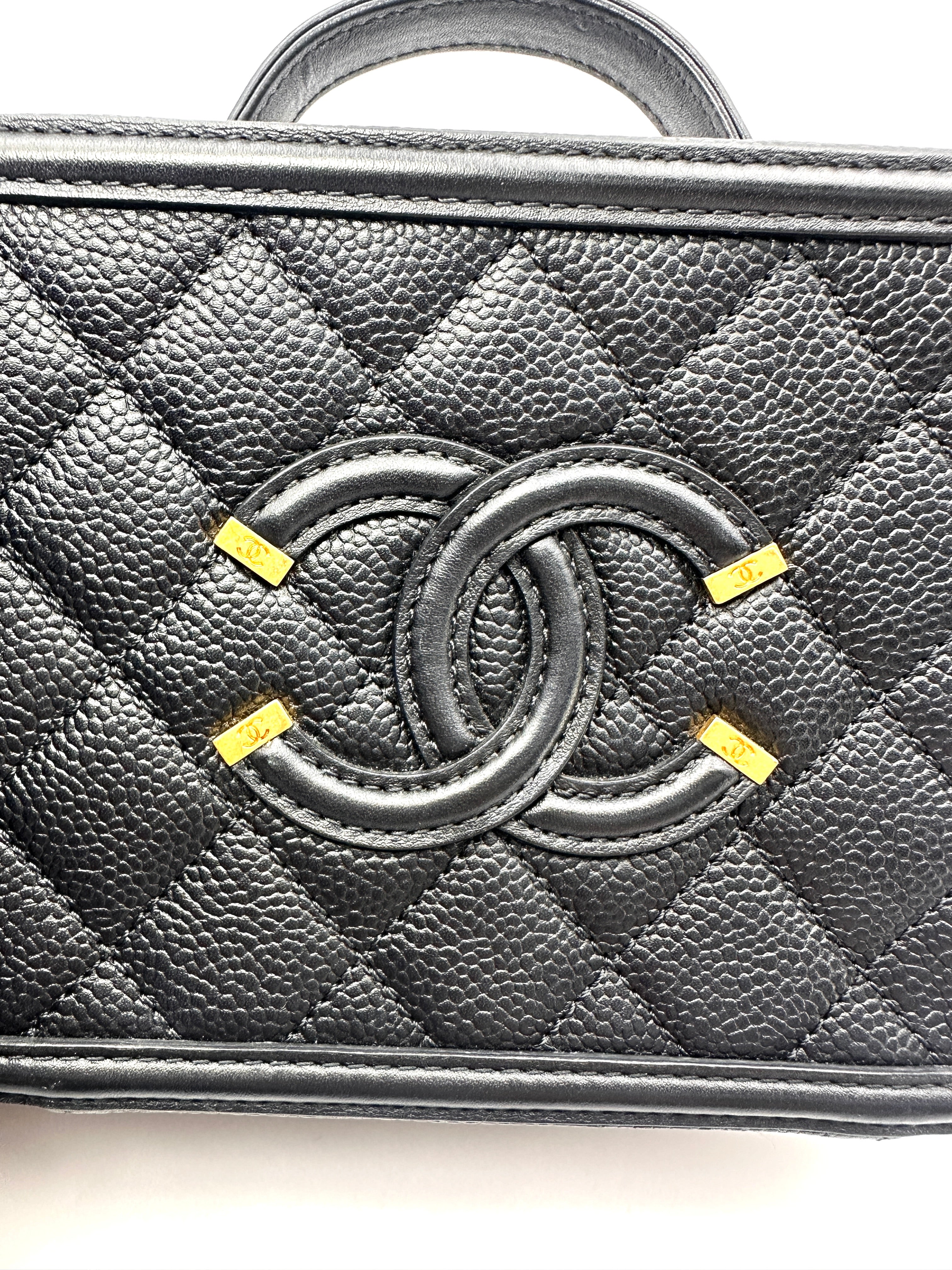 Chanel CC Filigree Black Quilted Leather Vanity Case(22***42) CC2483