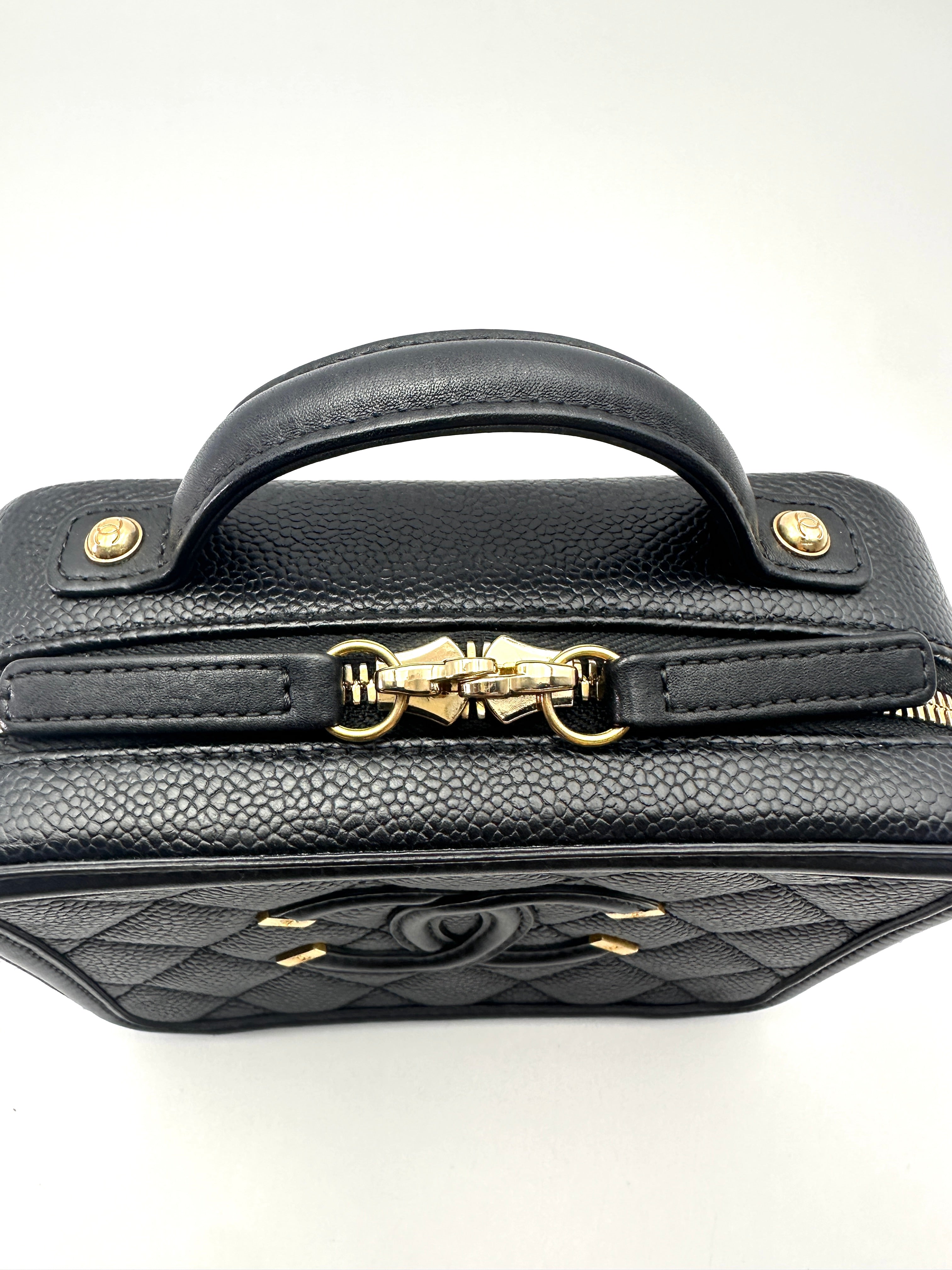 Chanel CC Filigree Black Quilted Leather Vanity Case(22***42) CC2483