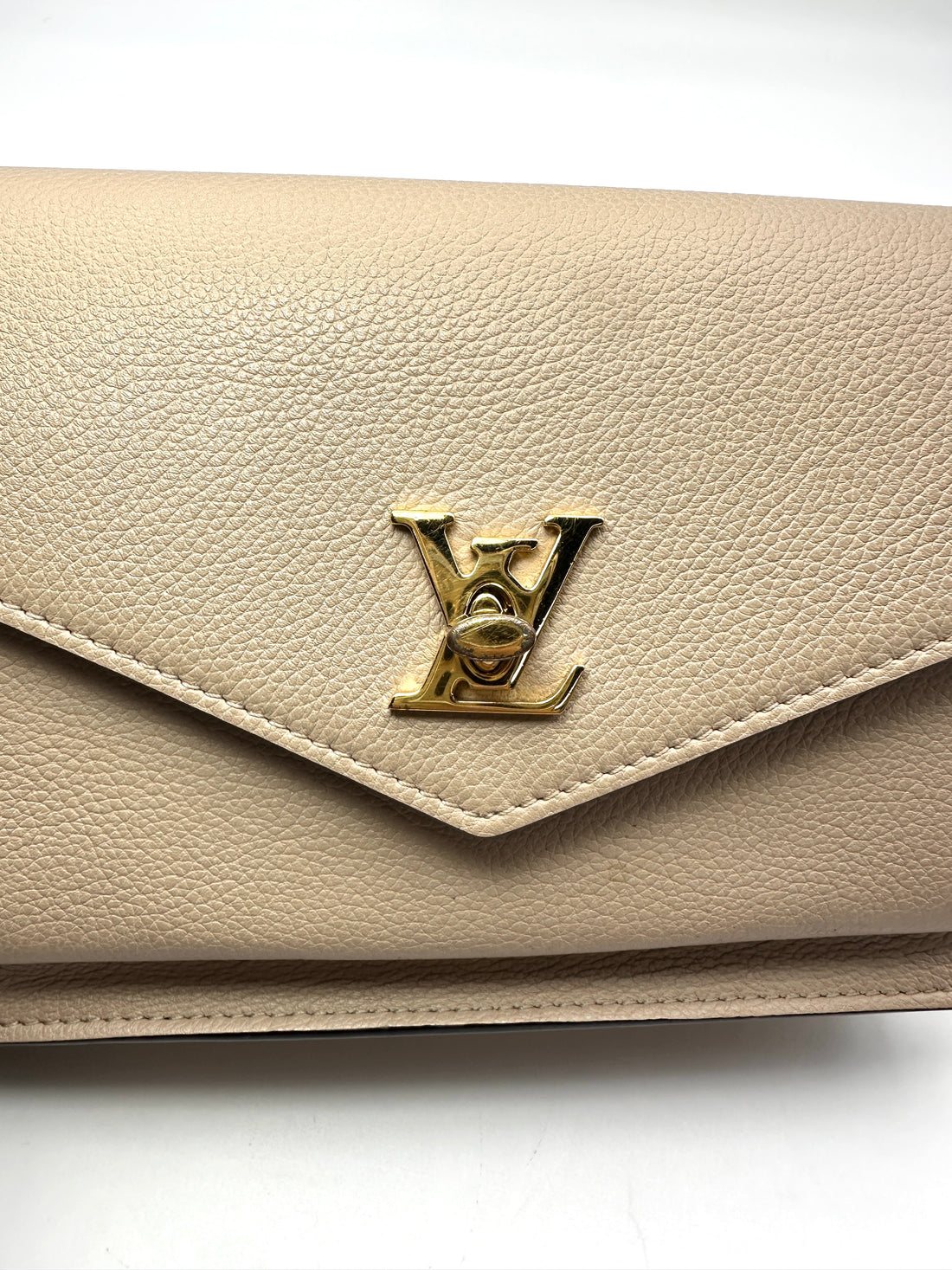 Louis Vuitton Lockme Beige Leather Shoulder Bag LV3255