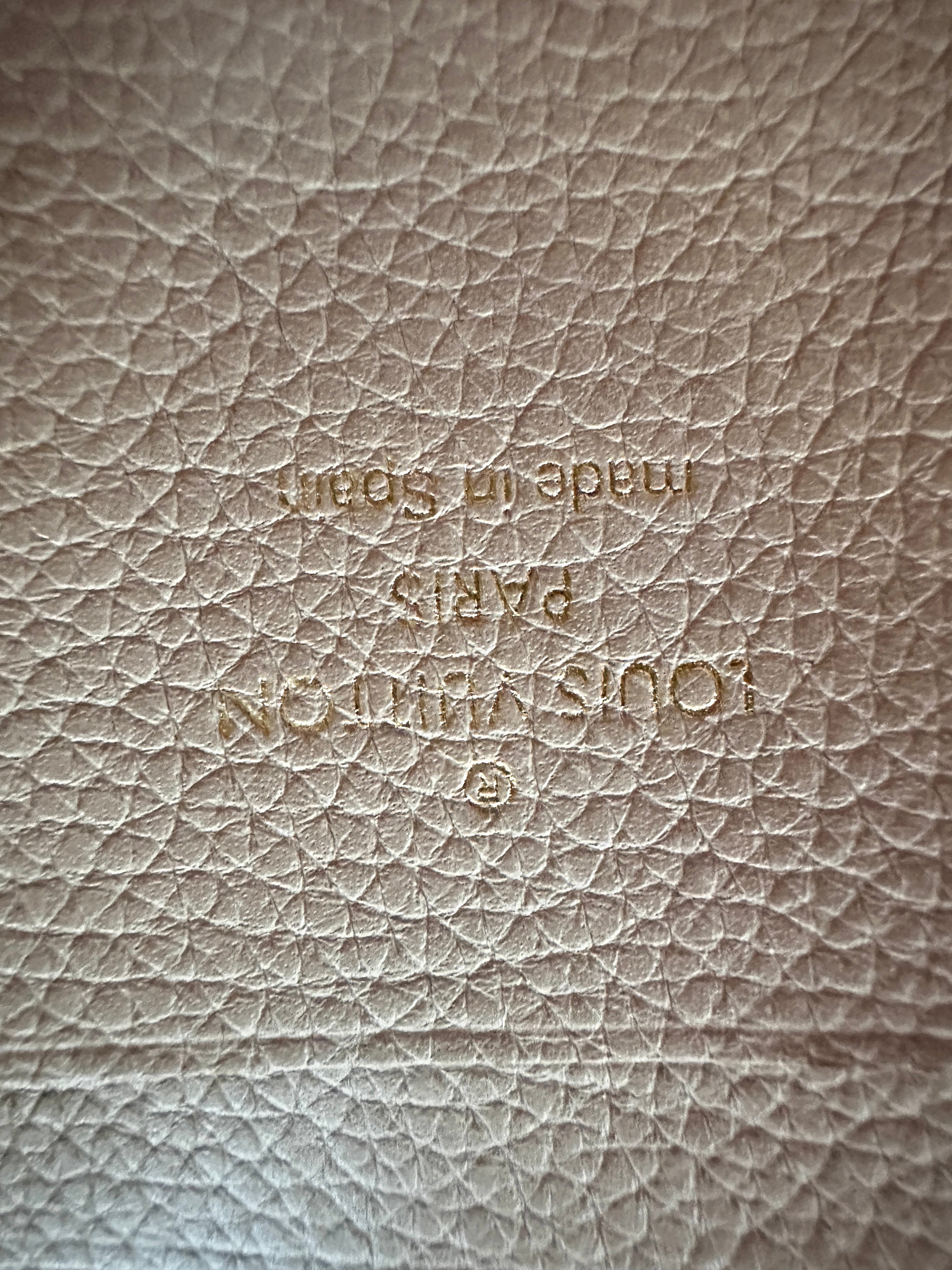 Louis Vuitton Lockme Beige Leather Shoulder Bag LV3255