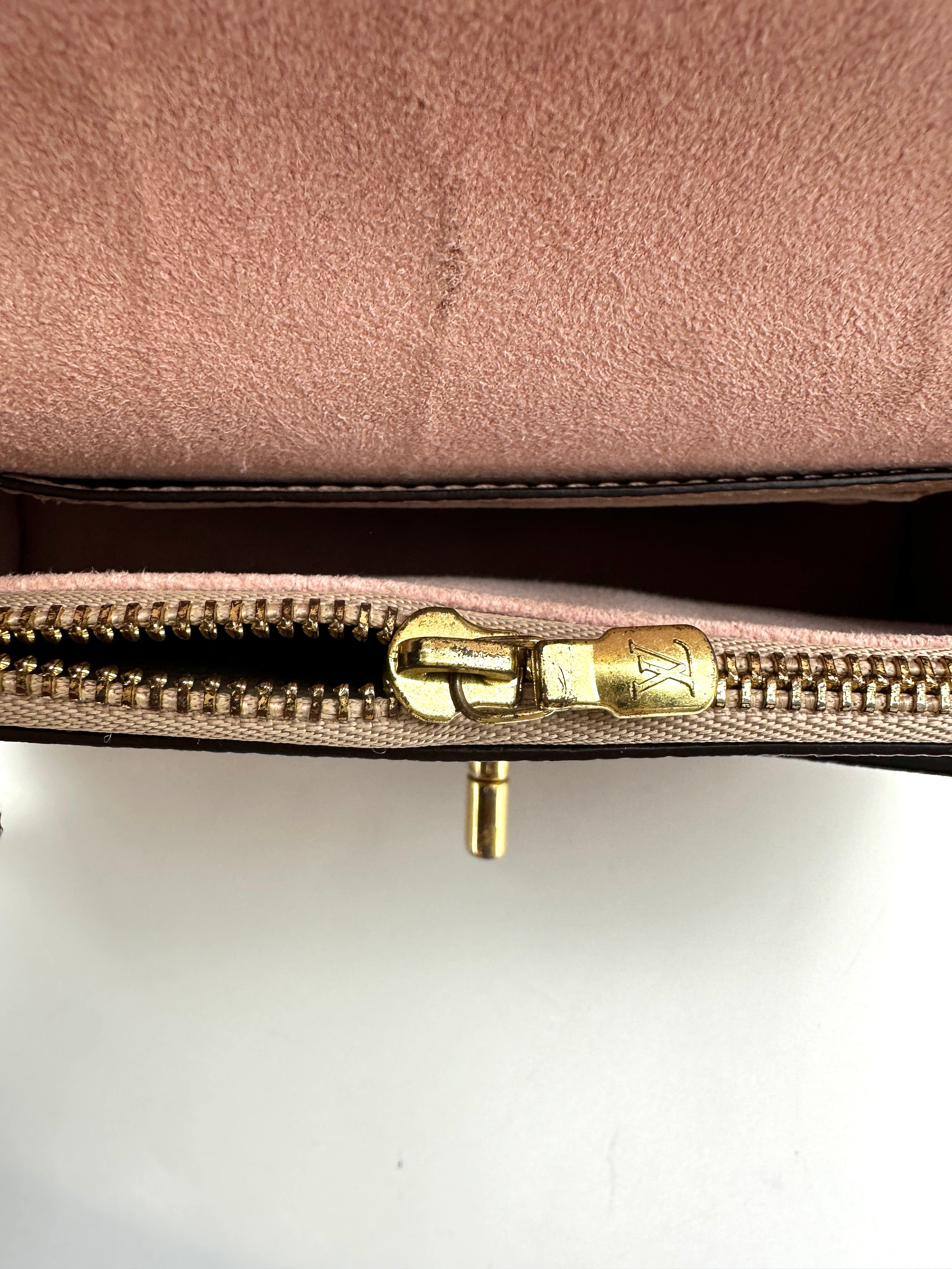 Louis Vuitton Lockme Beige Leather Shoulder Bag LV3255