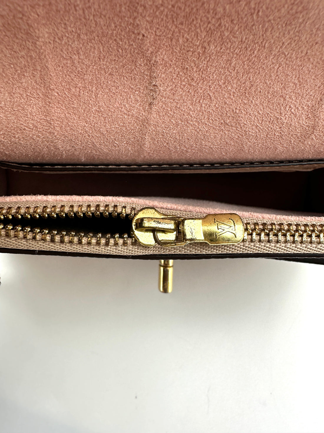 Louis Vuitton Lockme Beige Leather Shoulder Bag LV3255