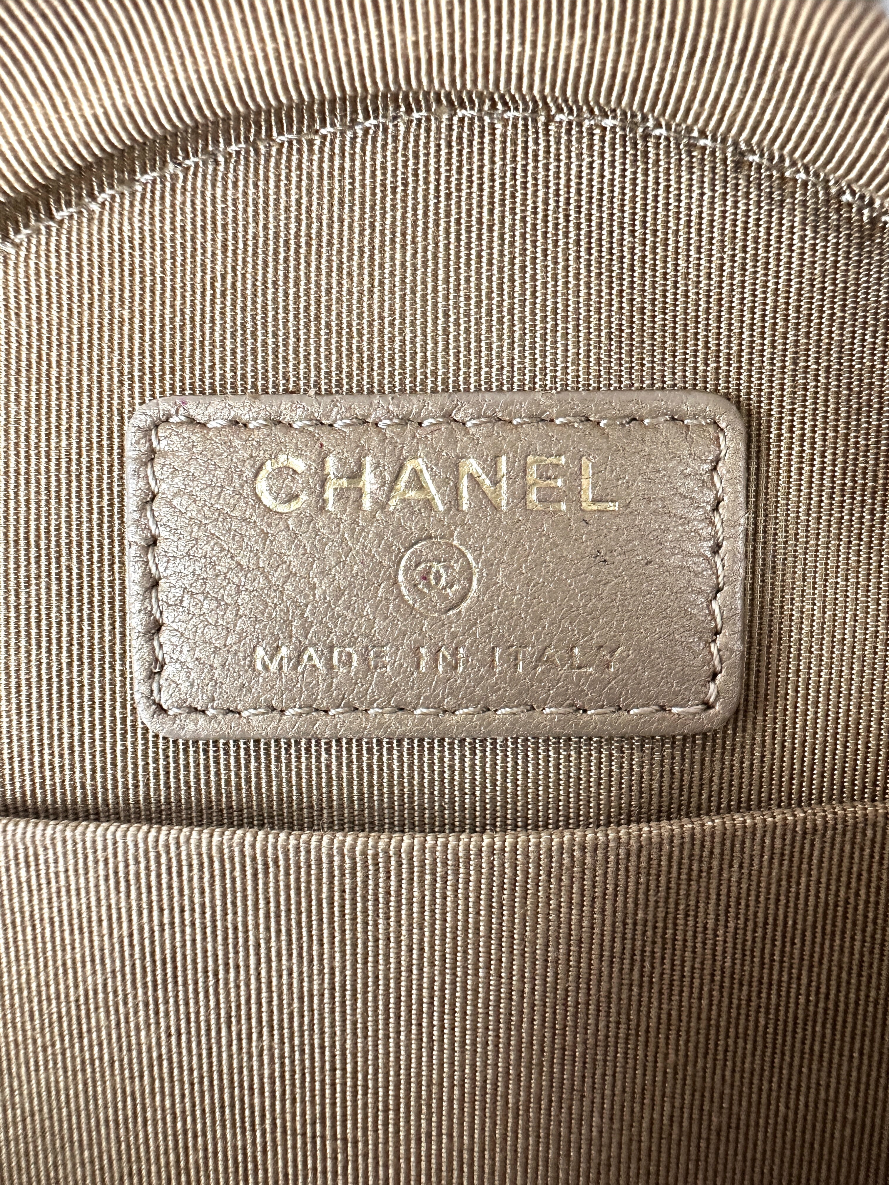 Chanel White Quilted Leather Pearl Round Clutch(29***84) CC2492