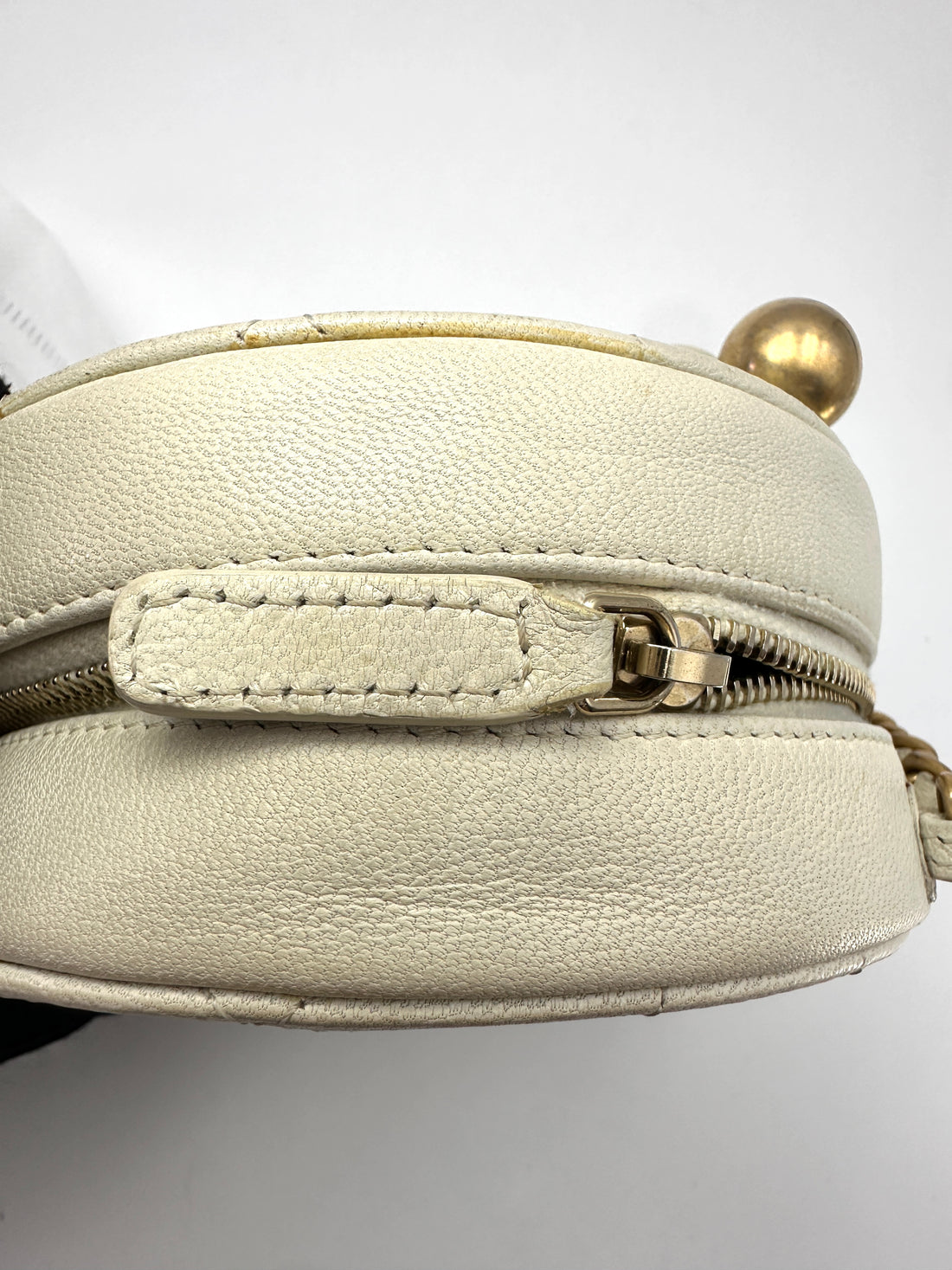 Chanel White Quilted Leather Pearl Round Clutch(29***84) CC2492