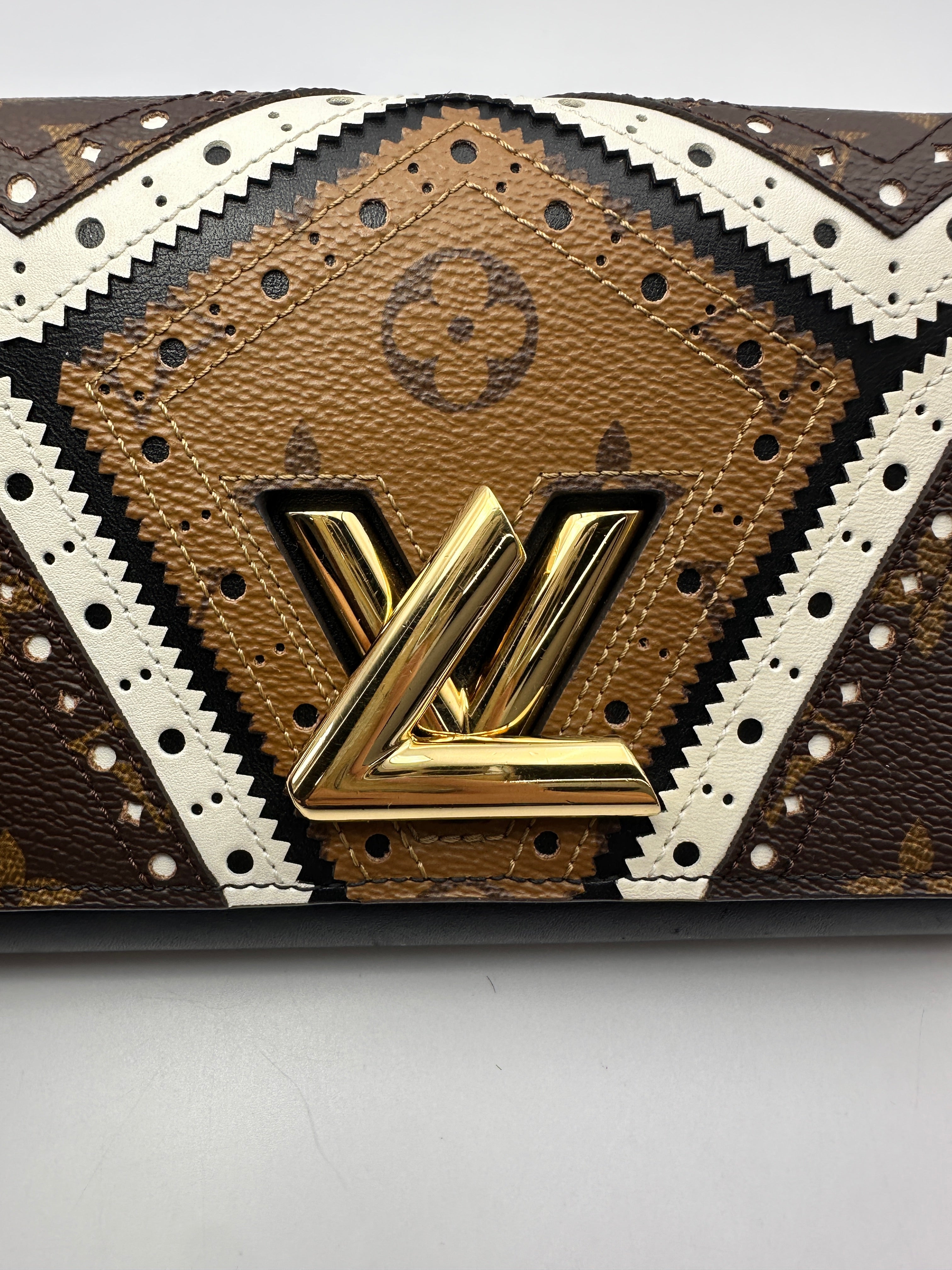 Louis Vuitton Twist Brogue Monogram Reverse Wallet On Chain LV3269