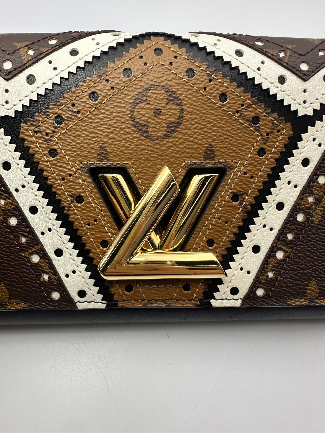 Louis Vuitton Twist Brogue Monogram Reverse Wallet On Chain LV3269