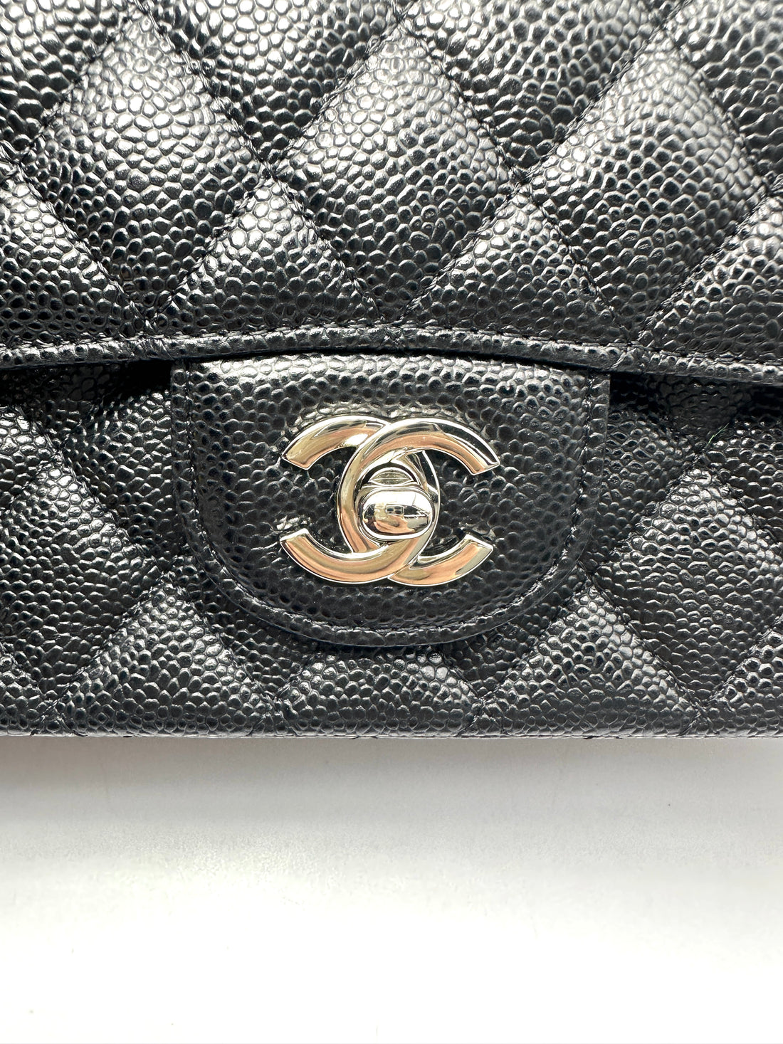 Chanel Classic Flap Black Quilted Leather Medium Size Shoulder Bag With Silver Buckle(14***01) DR902
