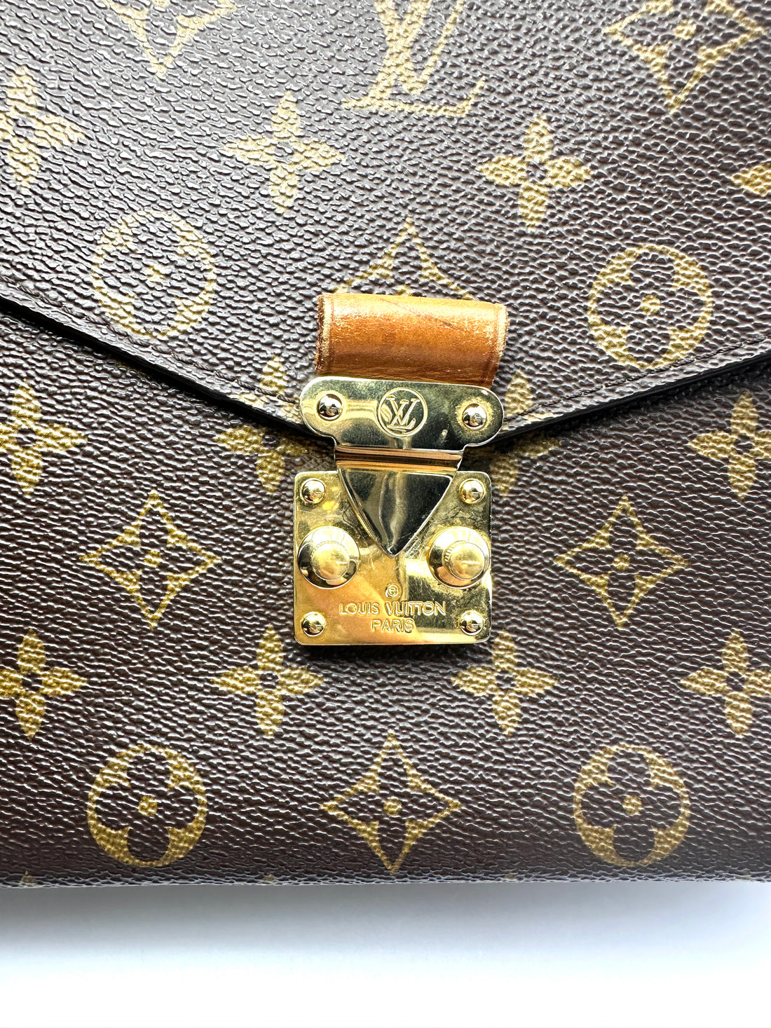 Louis Vuitton Monogram Canvas Pochette Metis LV3271