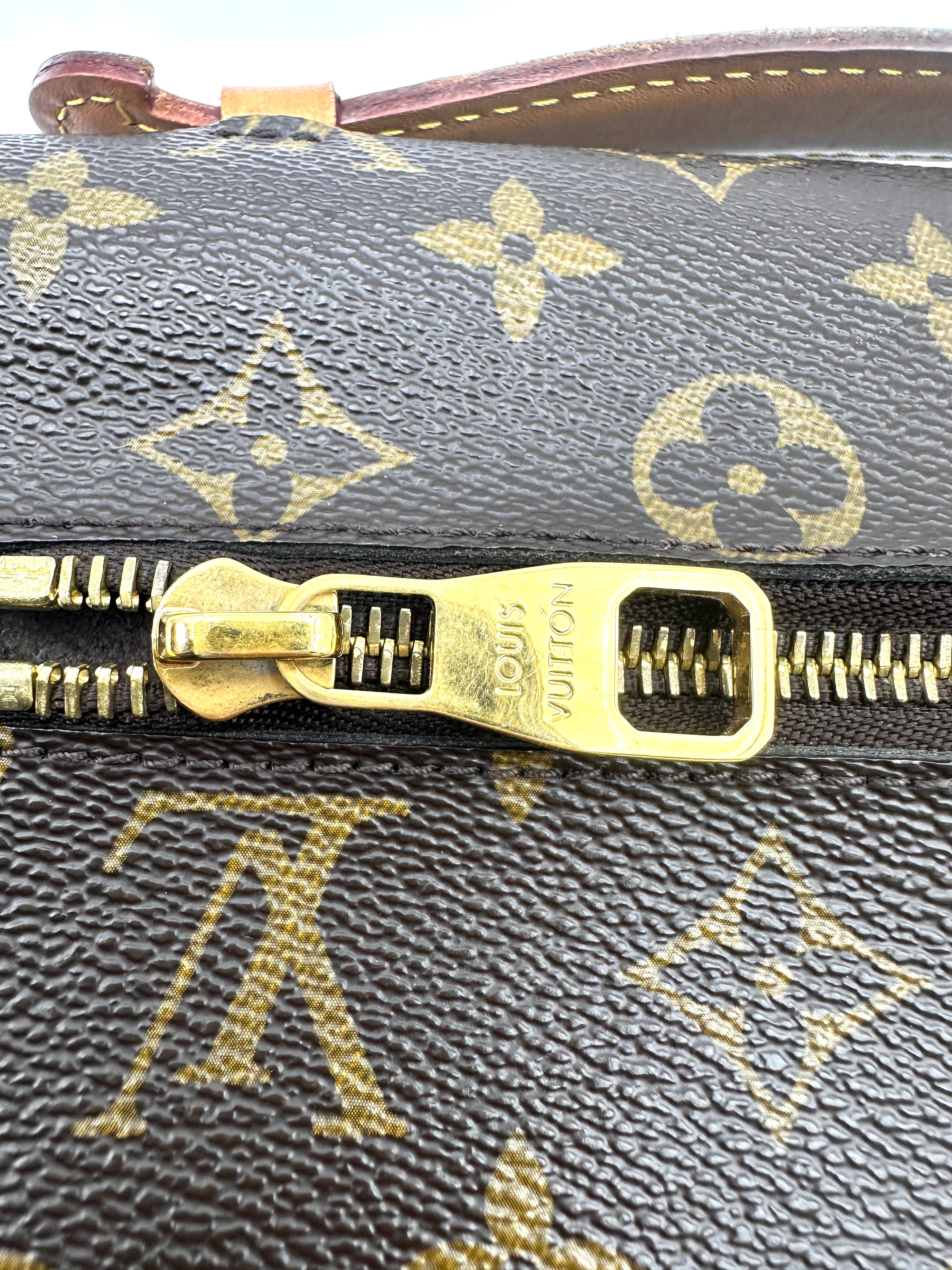 Louis Vuitton Monogram Canvas Pochette Metis LV3271