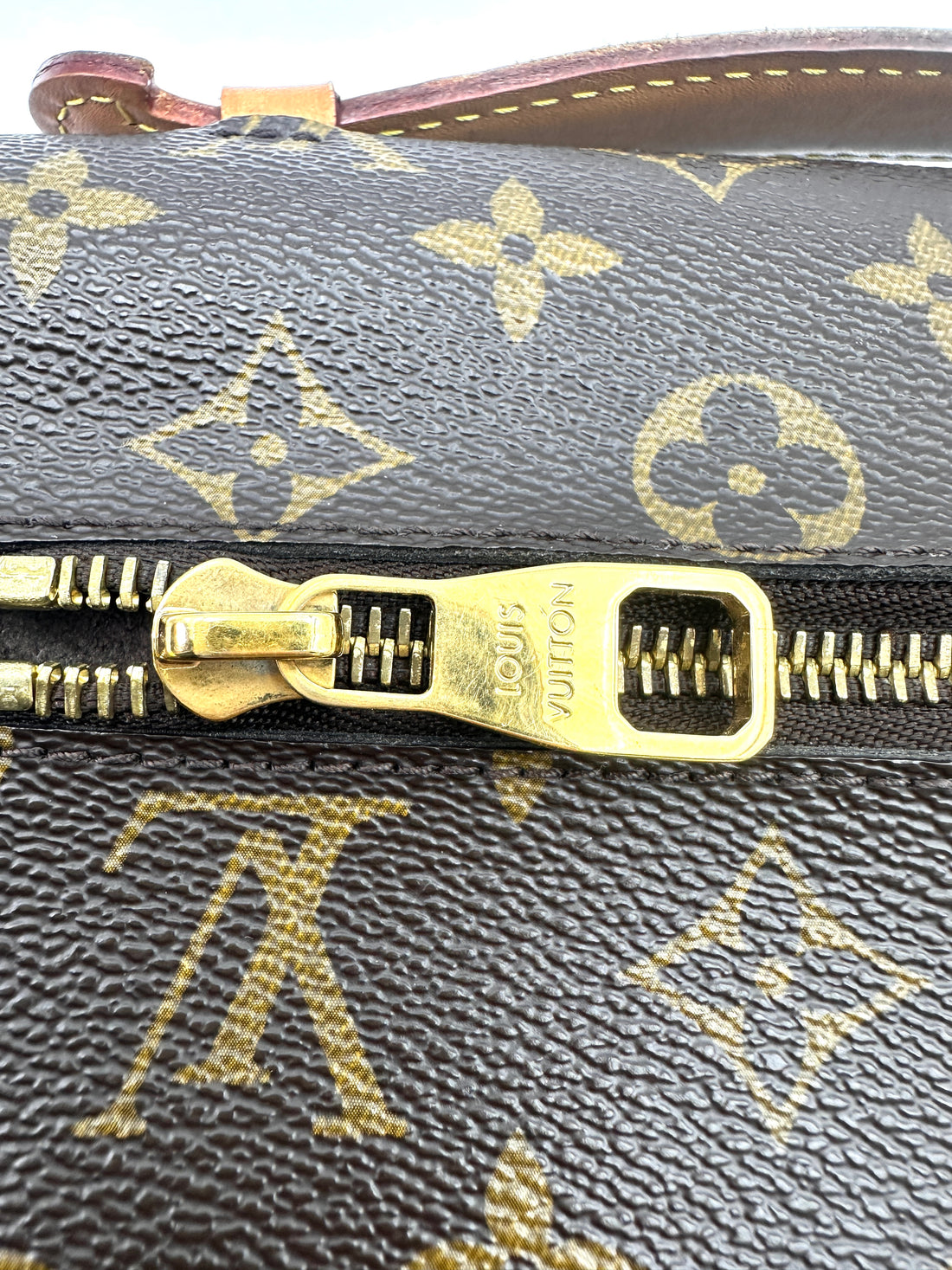 Louis Vuitton Monogram Canvas Pochette Metis LV3271