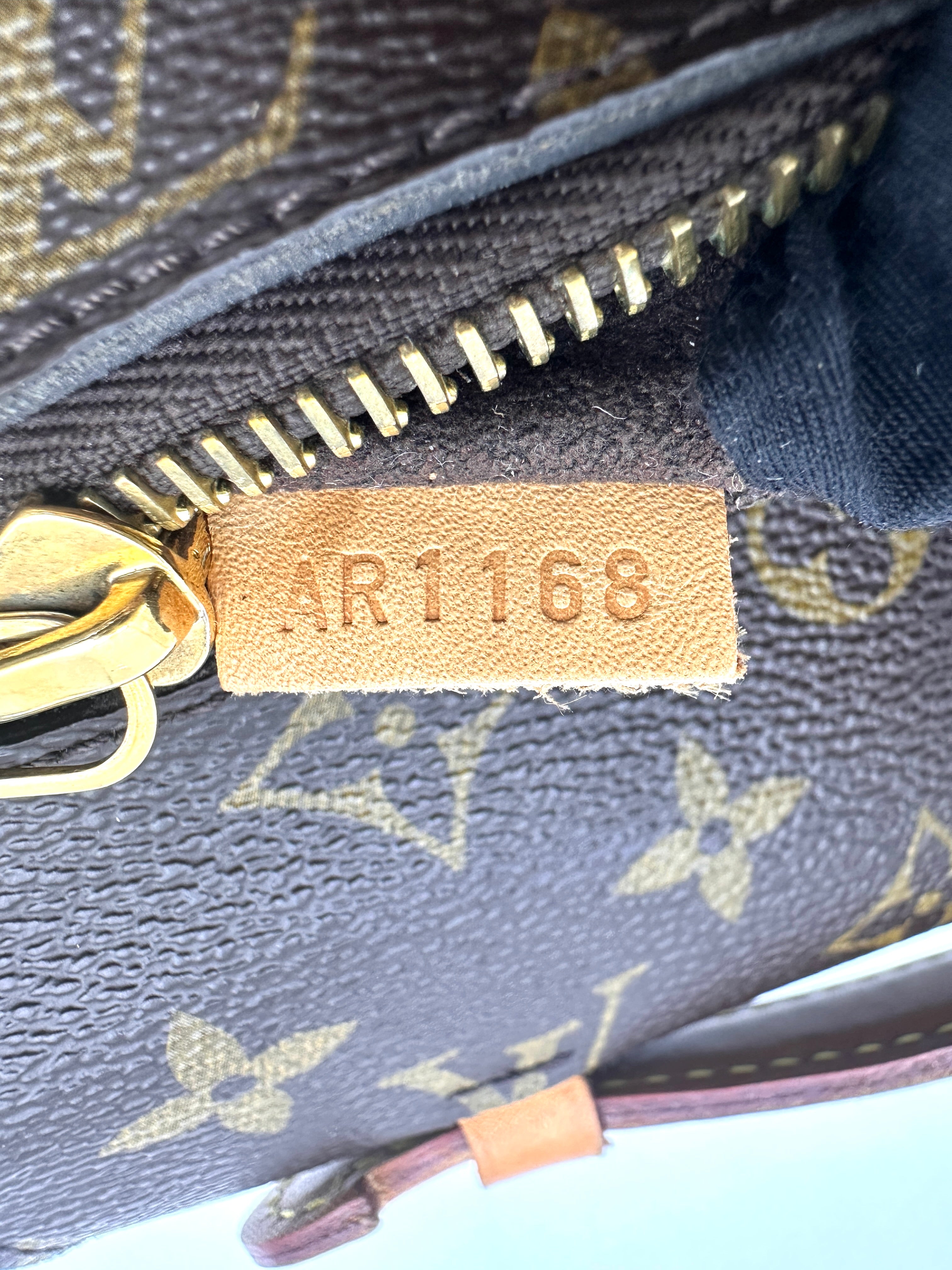 Louis Vuitton Monogram Canvas Pochette Metis LV3271