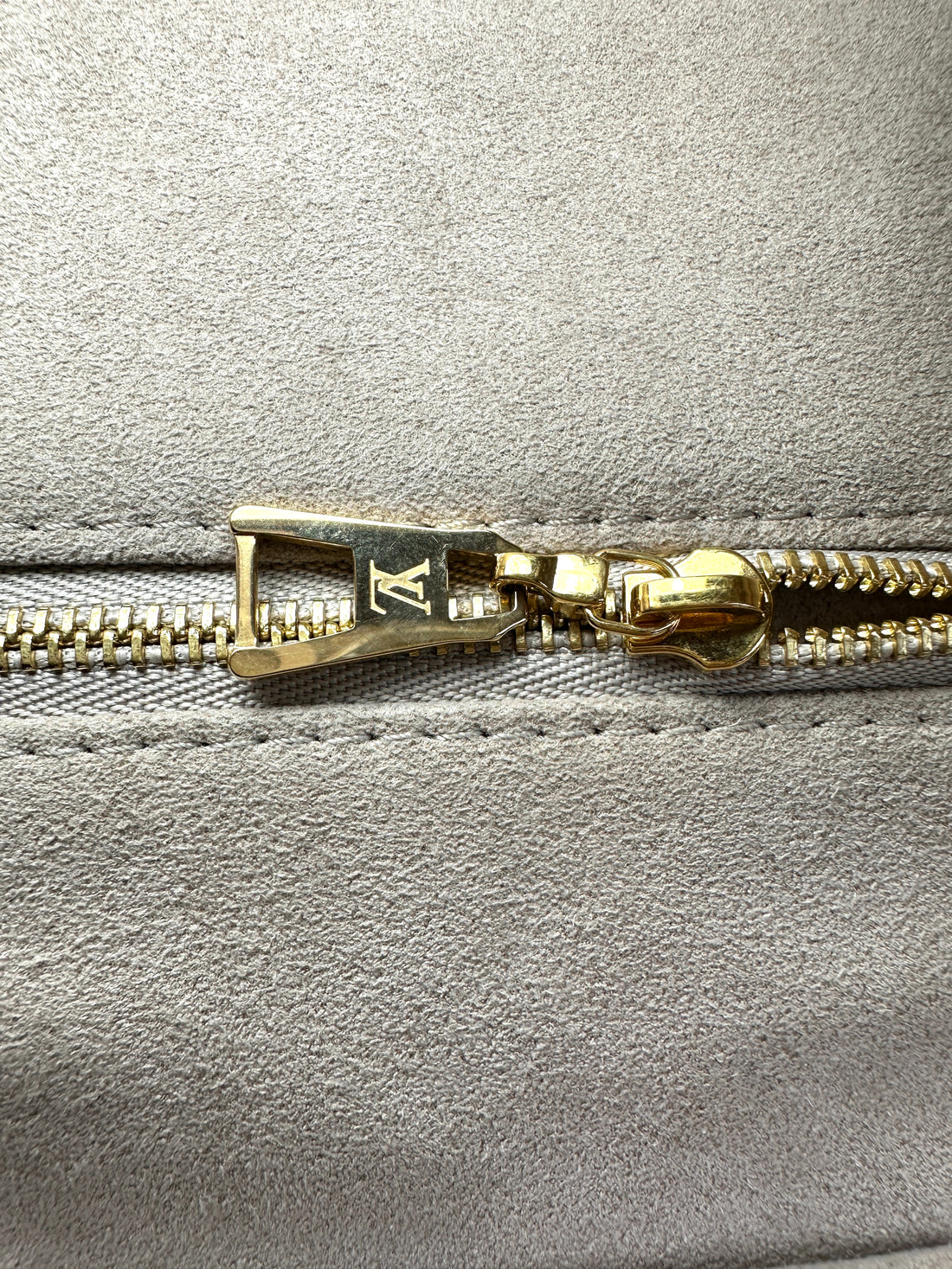 Louis Vuitton Vanity PM Beige Monogram Empreinte Leather Handle Bag LV3272