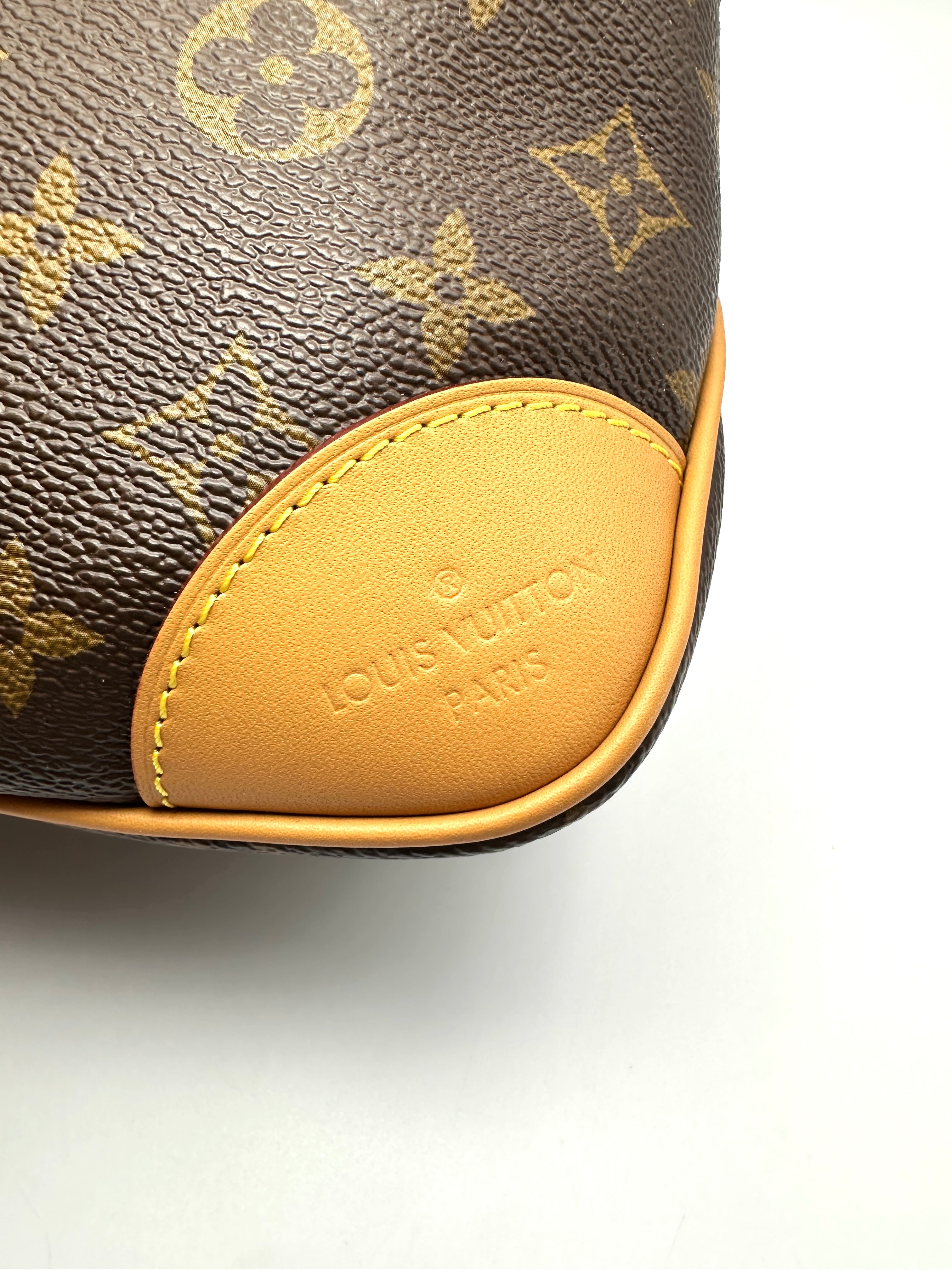Louis Vuitton Bunlogne Monogram Canvas Shoulder Bag With Brown Cowhide Leather Trim LV3276