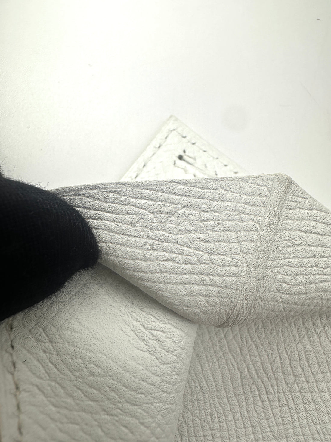Hermes Bearn Compact White Leather Wallet HR150