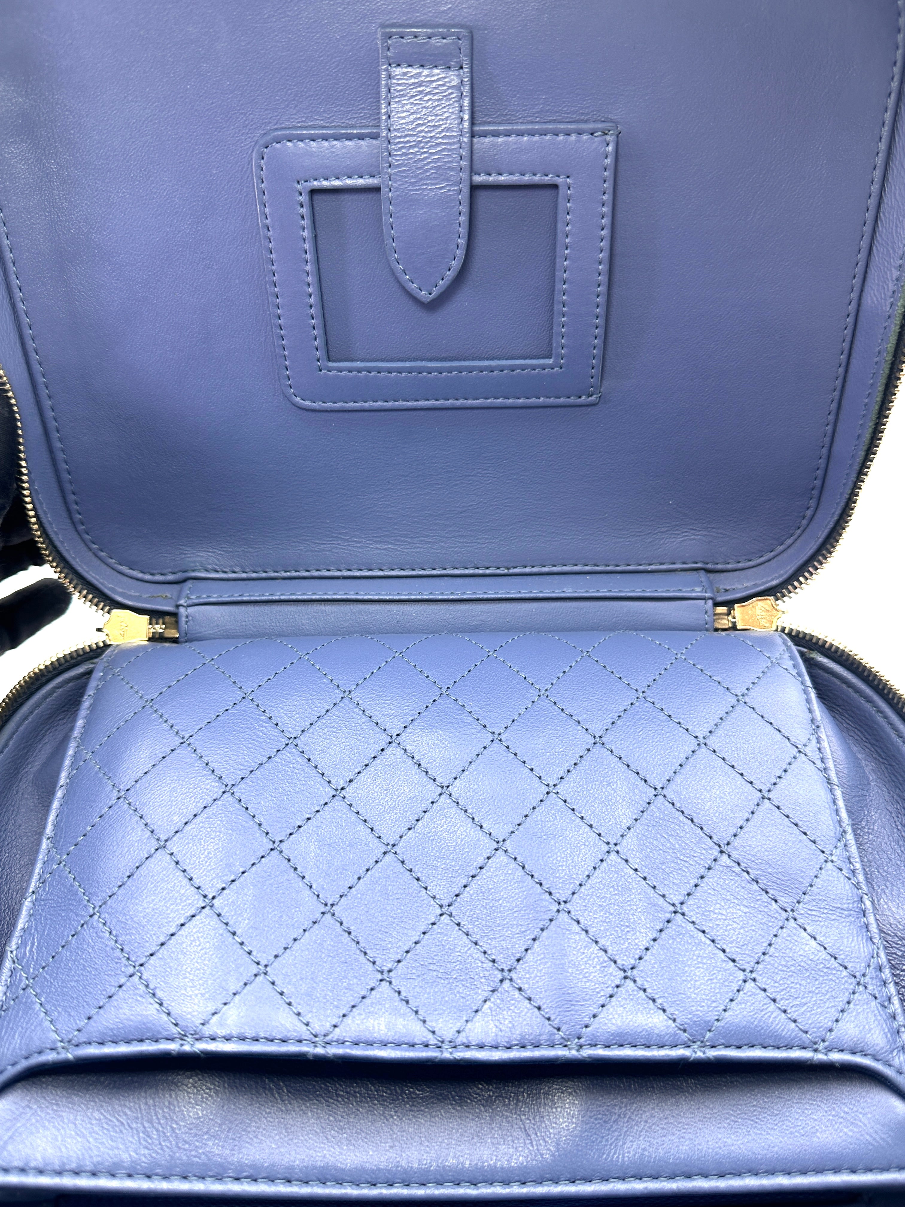 Chanel CC Filigree Navy Quilted Leather Vanity Case(24***31) CC2502