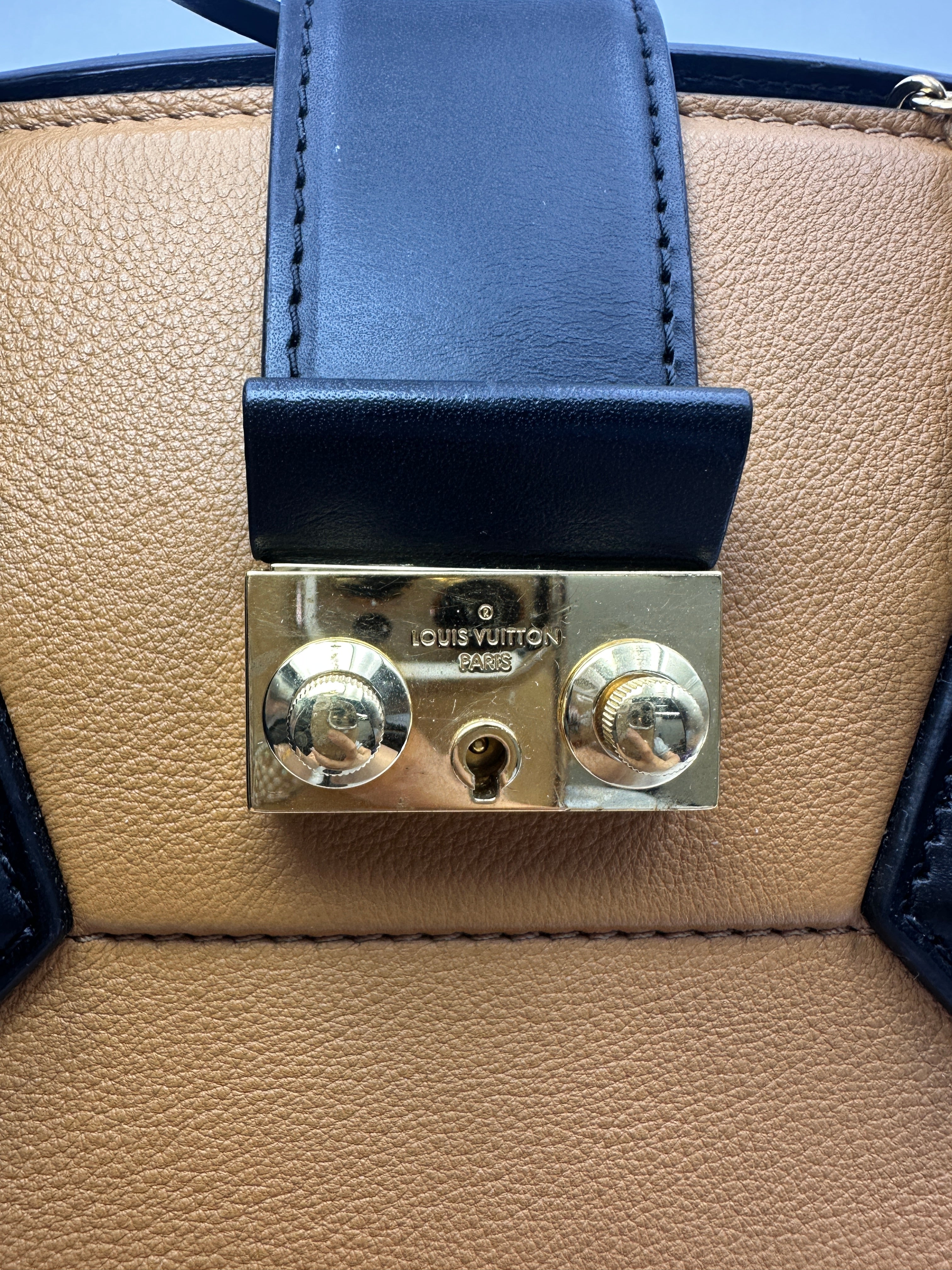 Louis Vuitton Cour Marly Camel/Black Leather Handle Bag LV3289