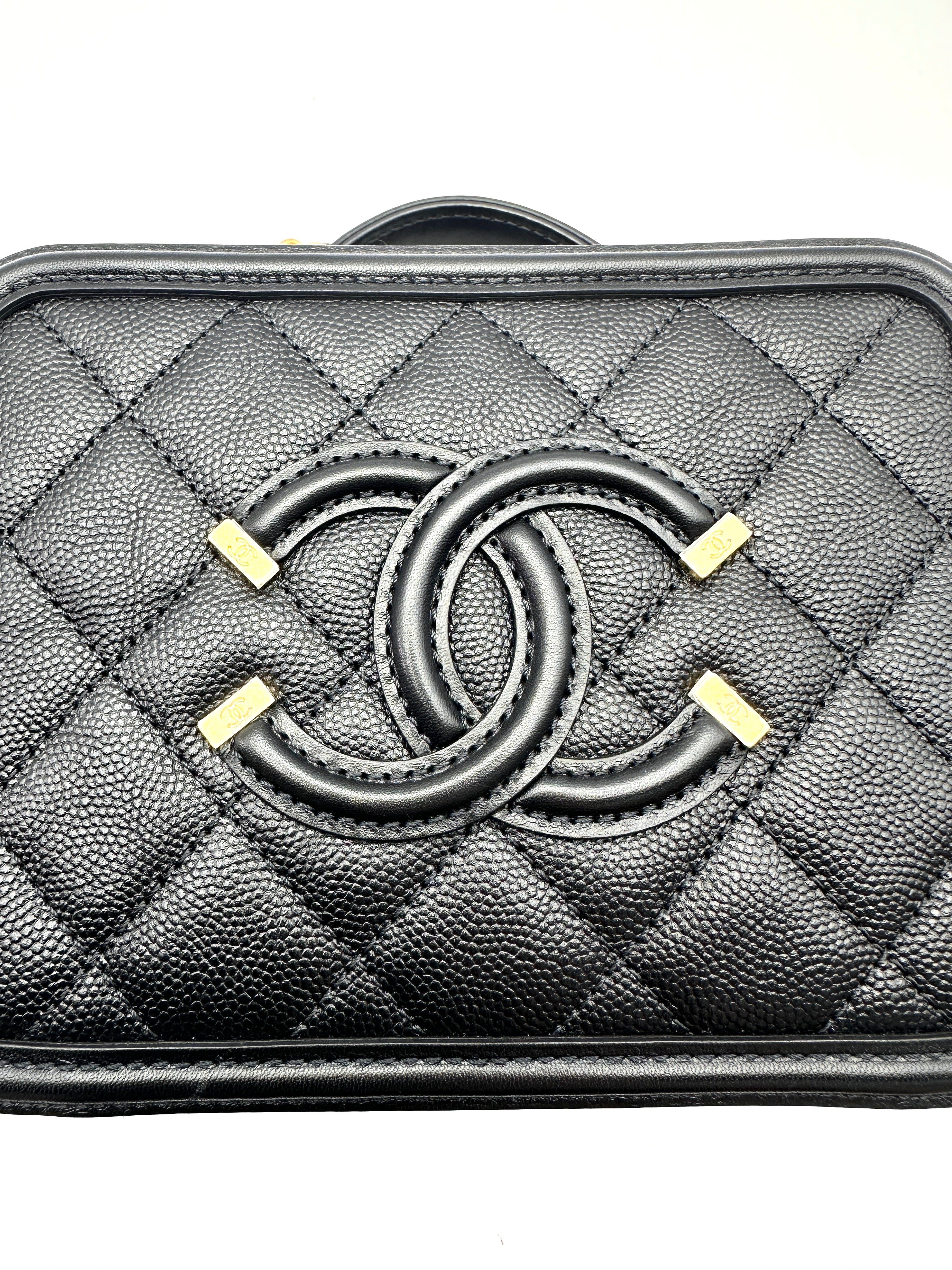 Chanel CC Filigree Black Quilted Leather Vanity Case(25***06) CC2514