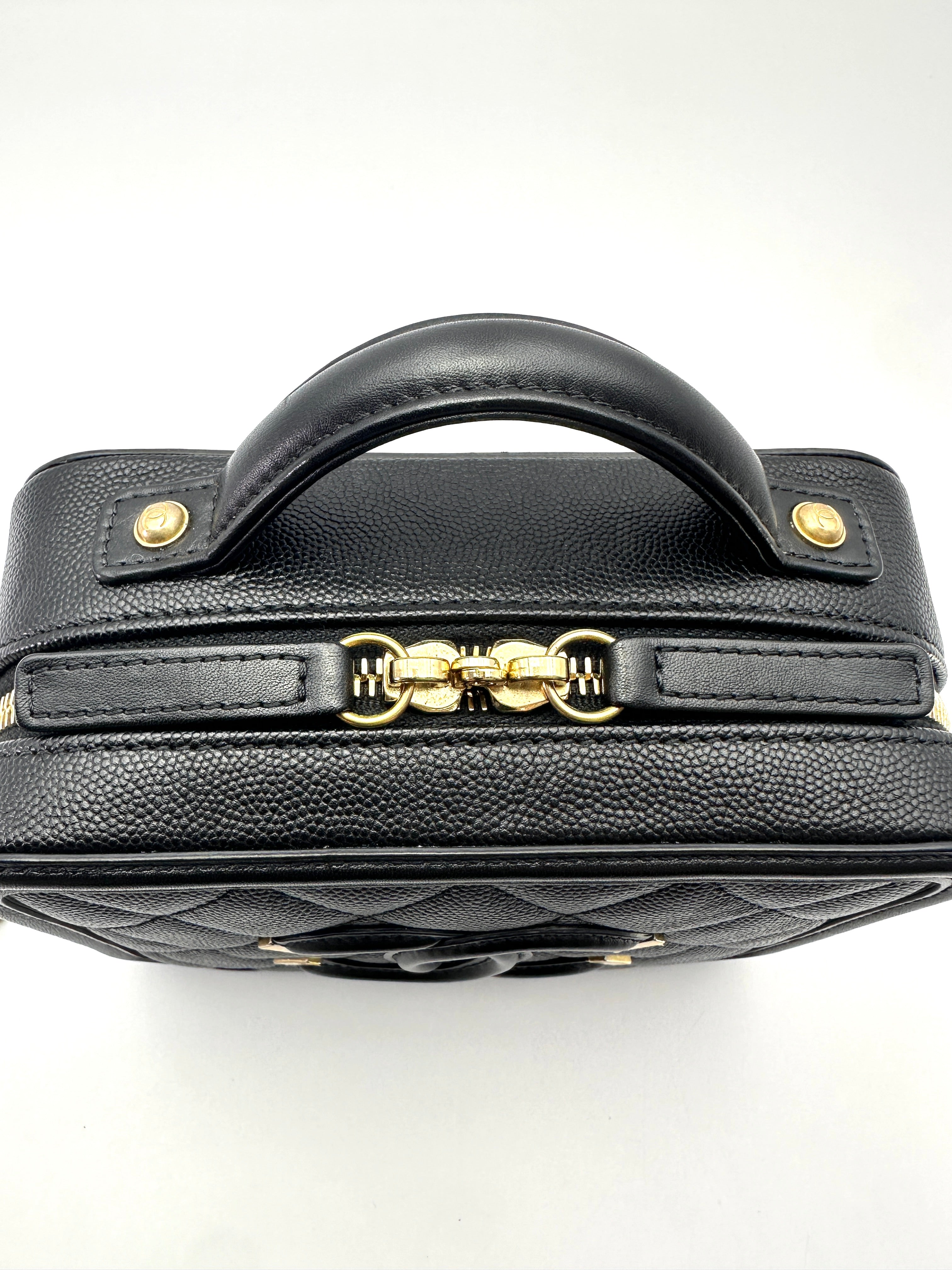 Chanel CC Filigree Black Quilted Leather Vanity Case(25***06) CC2514