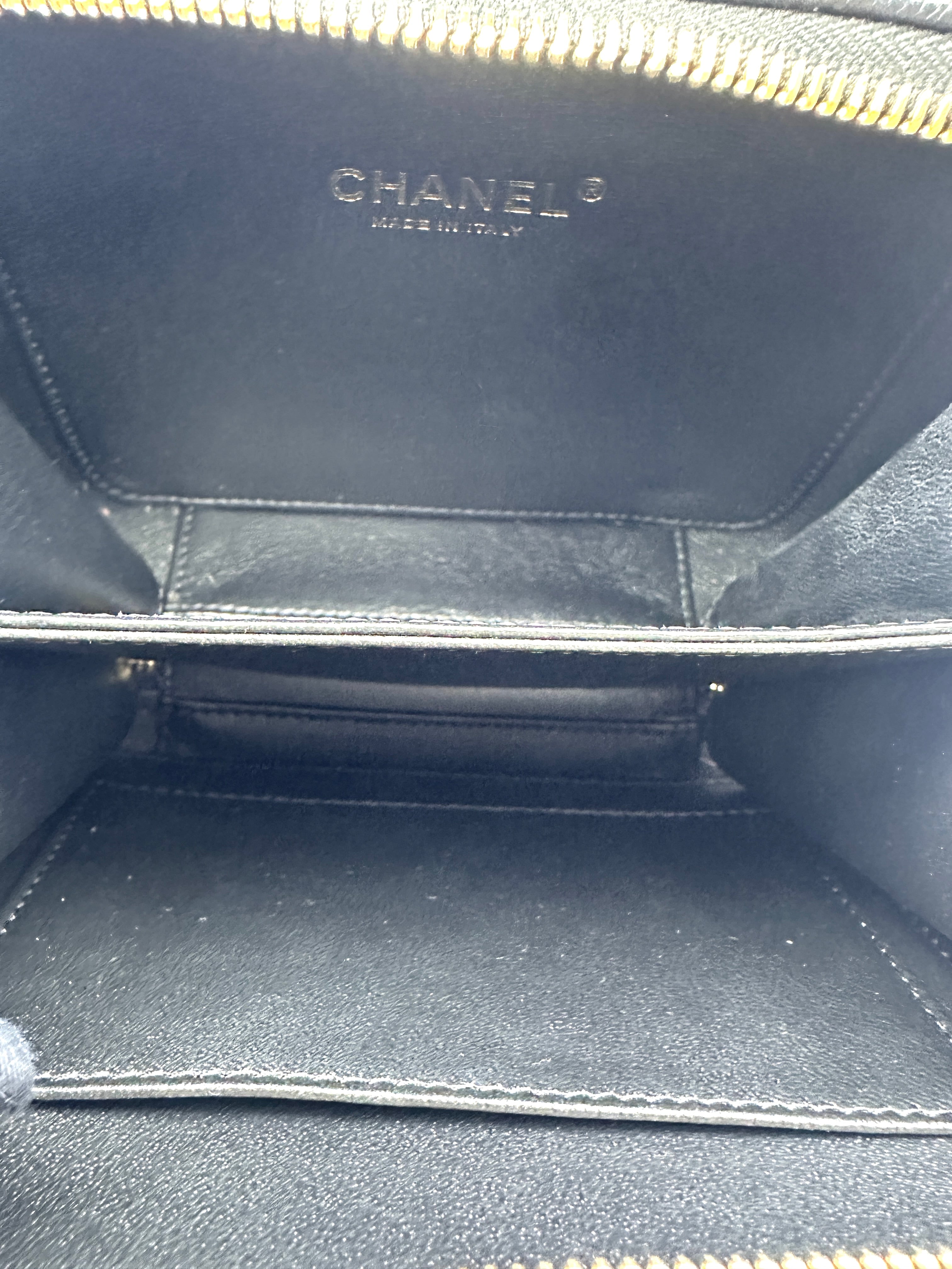 Chanel CC Filigree Black Quilted Leather Vanity Case(25***06) CC2514