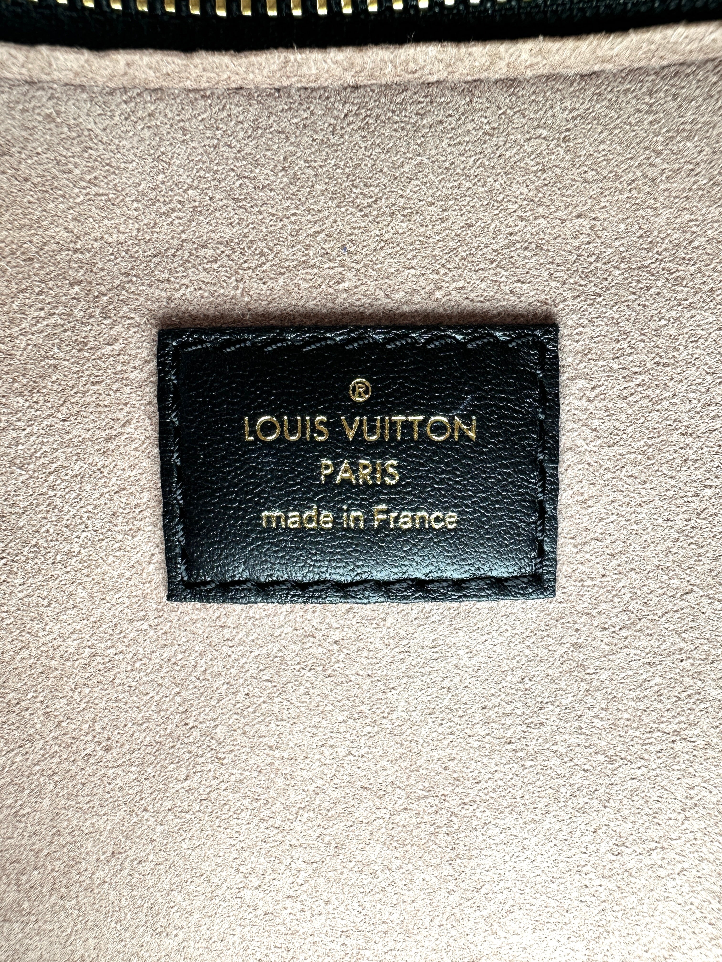 Louis Vuitton Coussin Black Monogram Embossed Puffy Leather Shoulder Bag LV3300