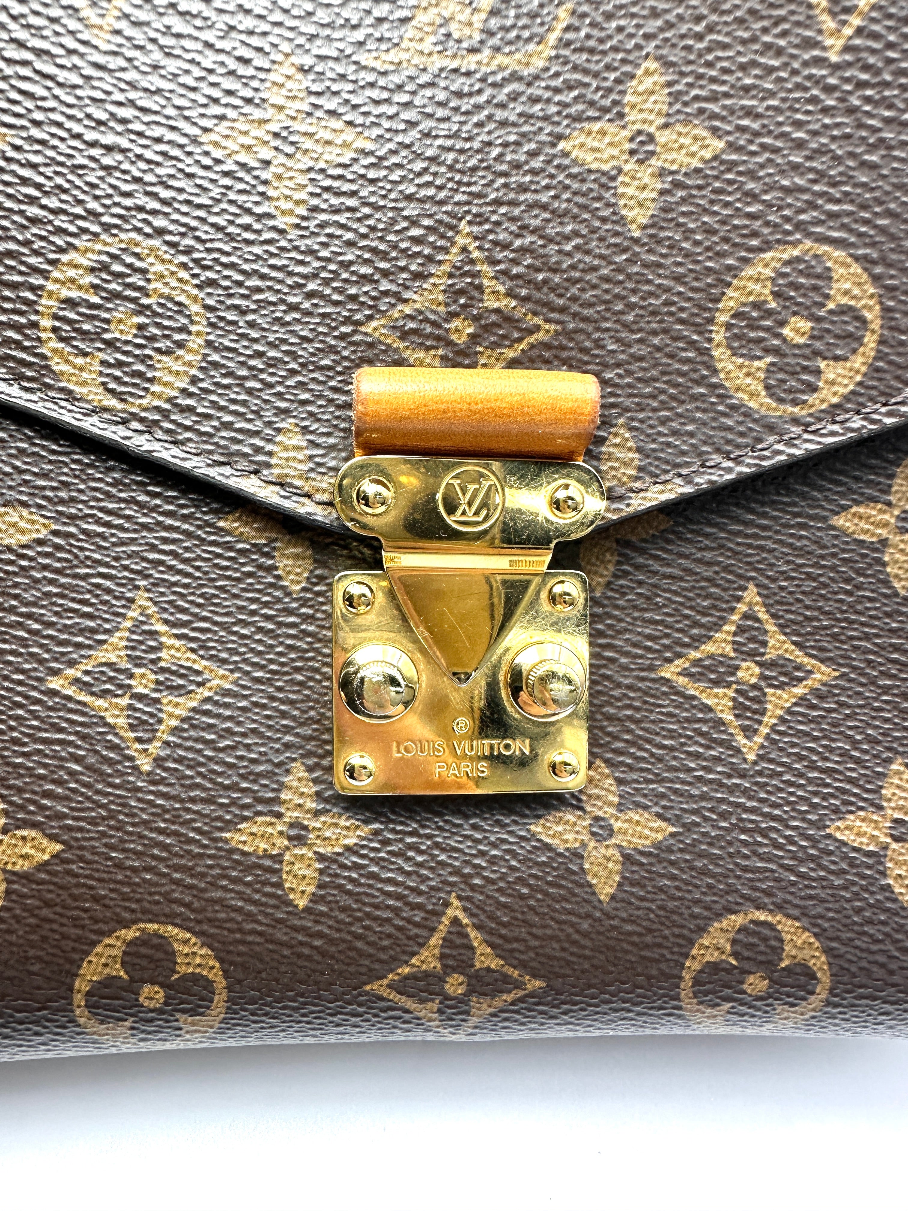 Louis Vuitton Monogram Canvas Pochette Metis LV3302