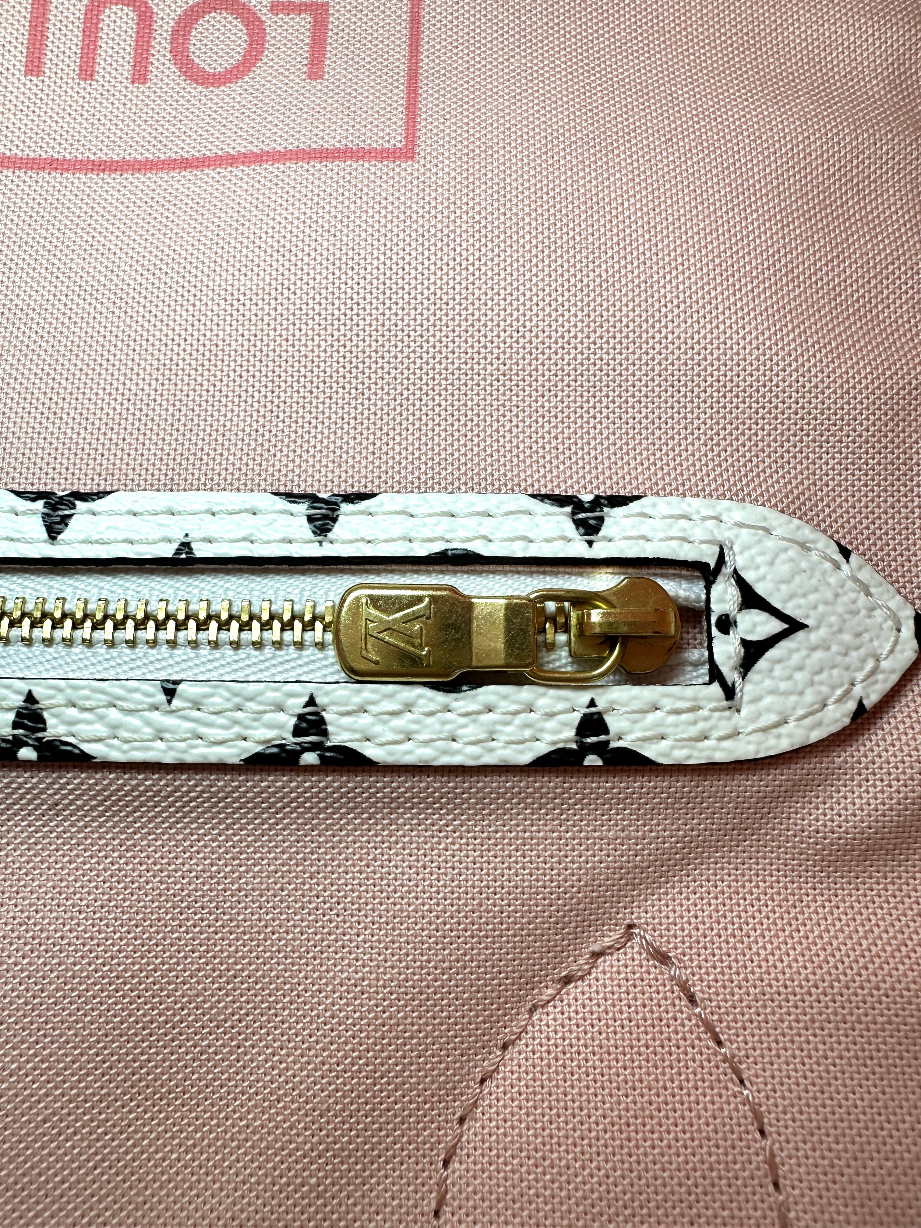 Louis Vuitton Neverfull MM Red/White Giant Monogram Canvas Handle Bag LV3305