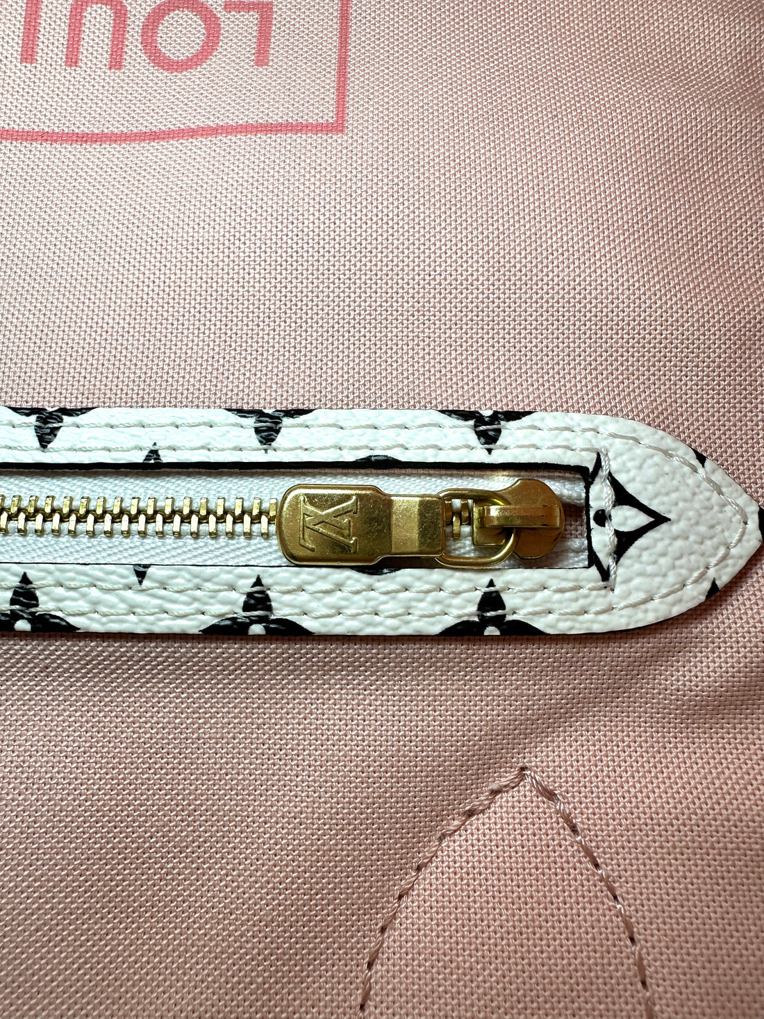 Louis Vuitton Neverfull MM Red/White Giant Monogram Canvas Handle Bag LV3305
