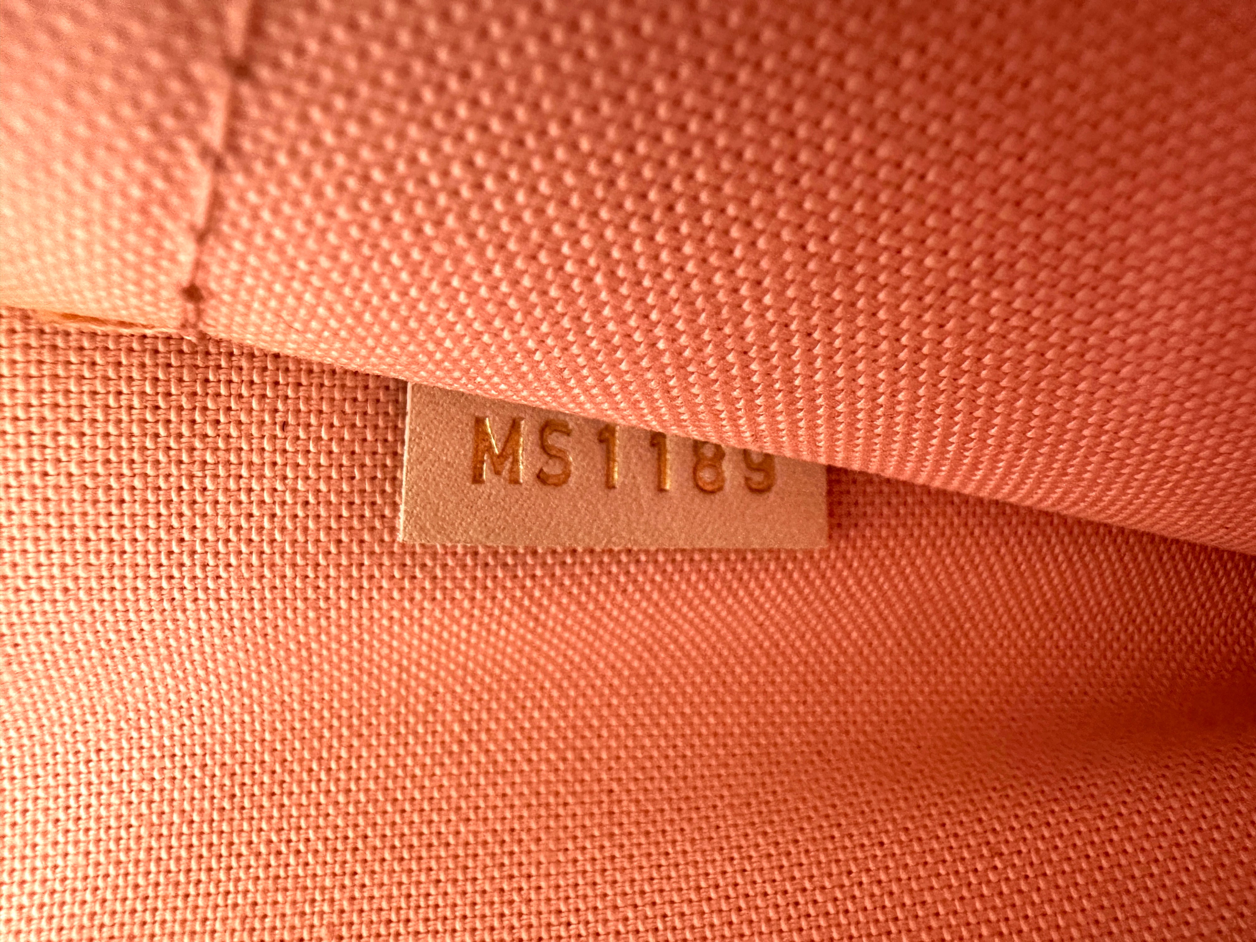 Louis Vuitton Neverfull MM Red/White Giant Monogram Canvas Handle Bag LV3305
