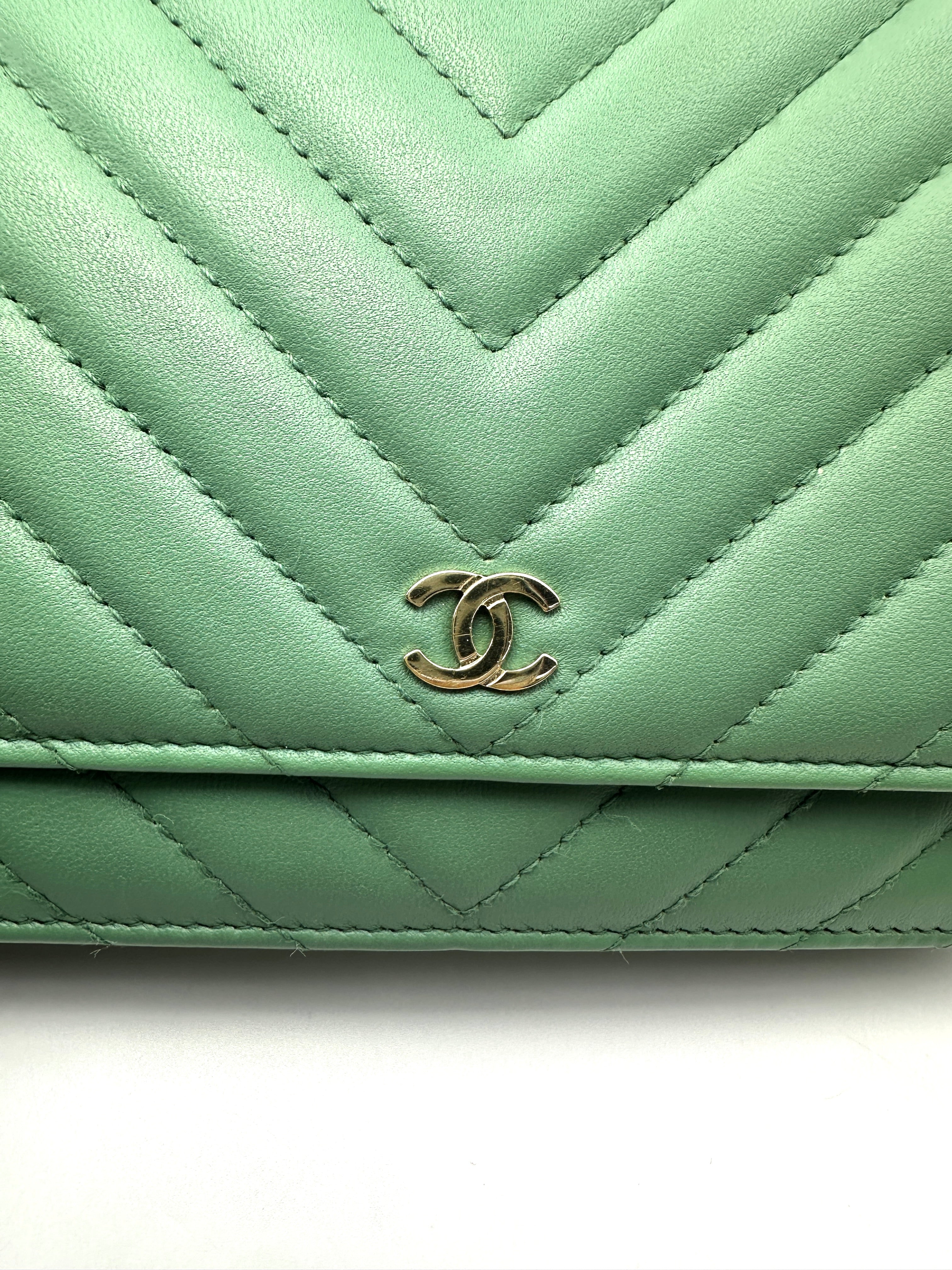 Chanel Timeless Classic Green Chevron Quilted Lambskin Wallet On Chain(23***93) CC2535