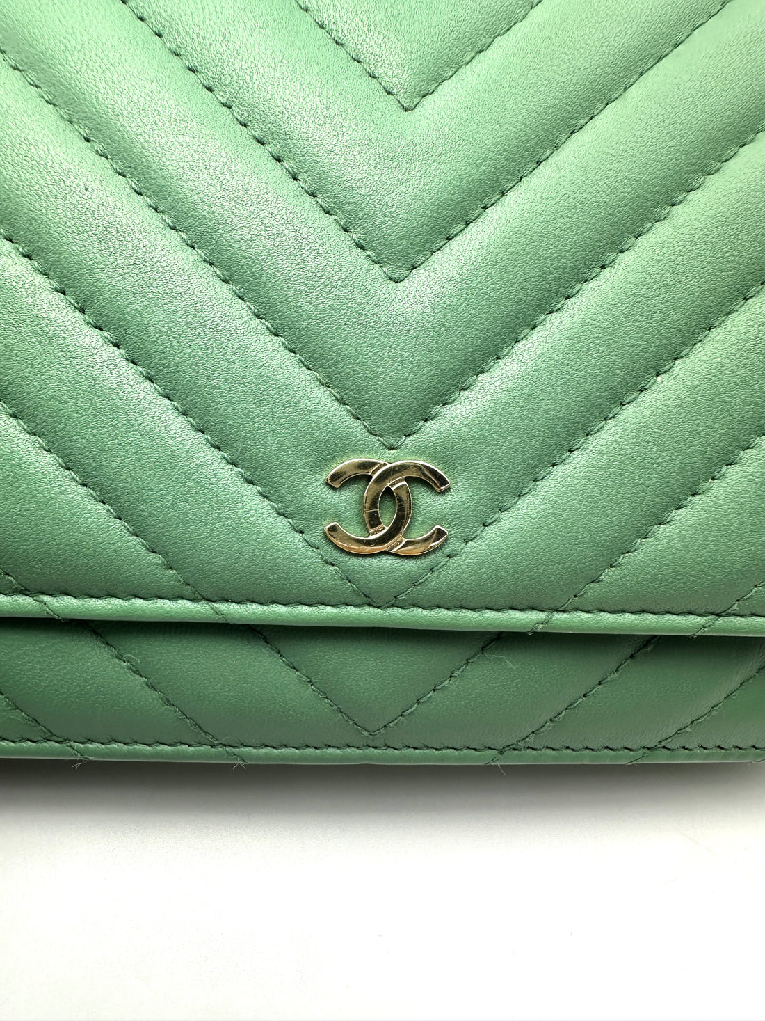 Chanel Timeless Classic Green Chevron Quilted Lambskin Wallet On Chain(23***93) CC2535