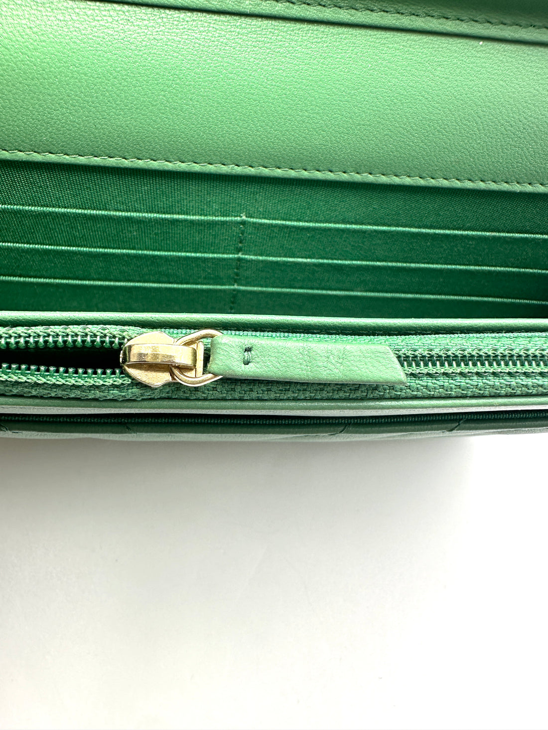 Chanel Timeless Classic Green Chevron Quilted Lambskin Wallet On Chain(23***93) CC2535