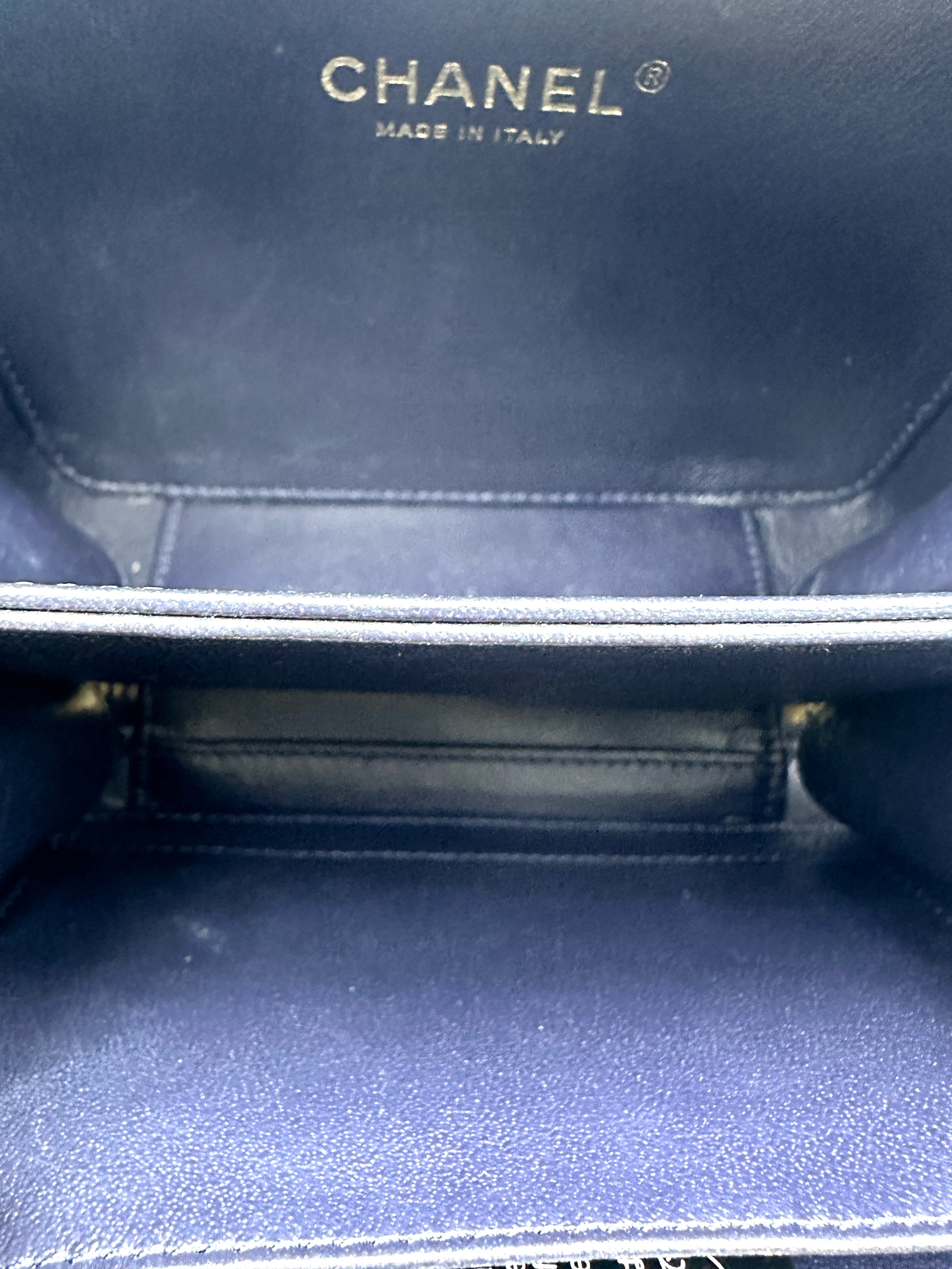 Chanel CC Filigree Navy Quilted Leather Vanity Case(27***65) CC2536