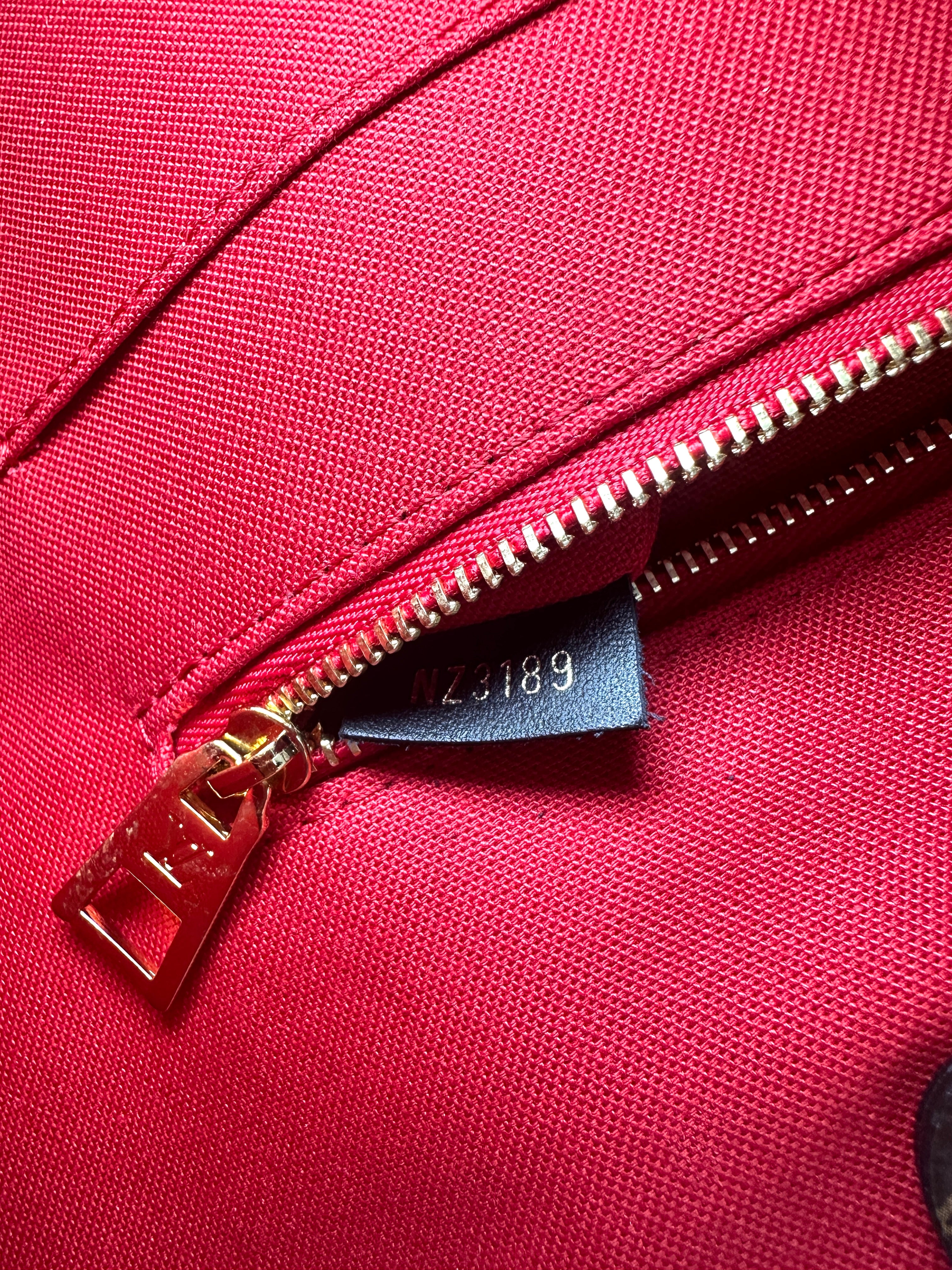 Louis Vuitton Onthego GM Monogram Canvas Handle Bag LV3313