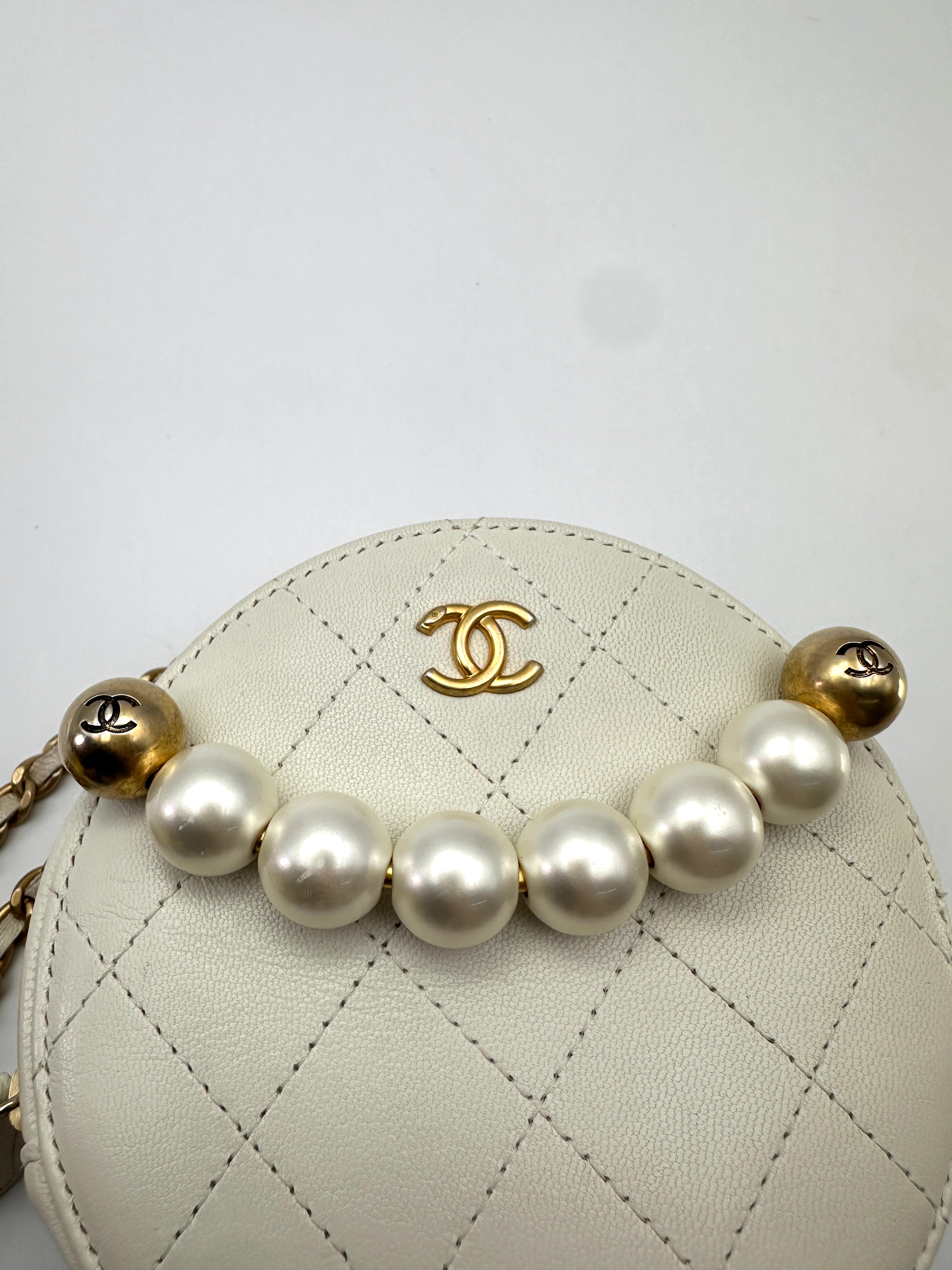 Chanel Pearl-Embellished White Quilted Leather Round Clutch(29***17) CC2546