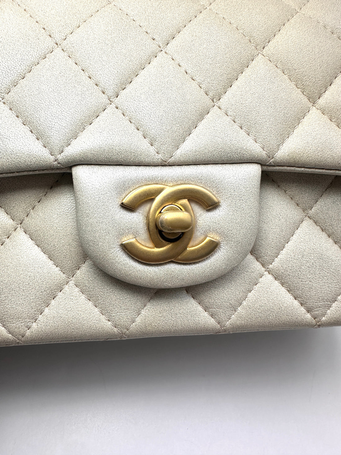 Chanel White Quilted Leather Top Handle Flap Bag(31***92) CC2549