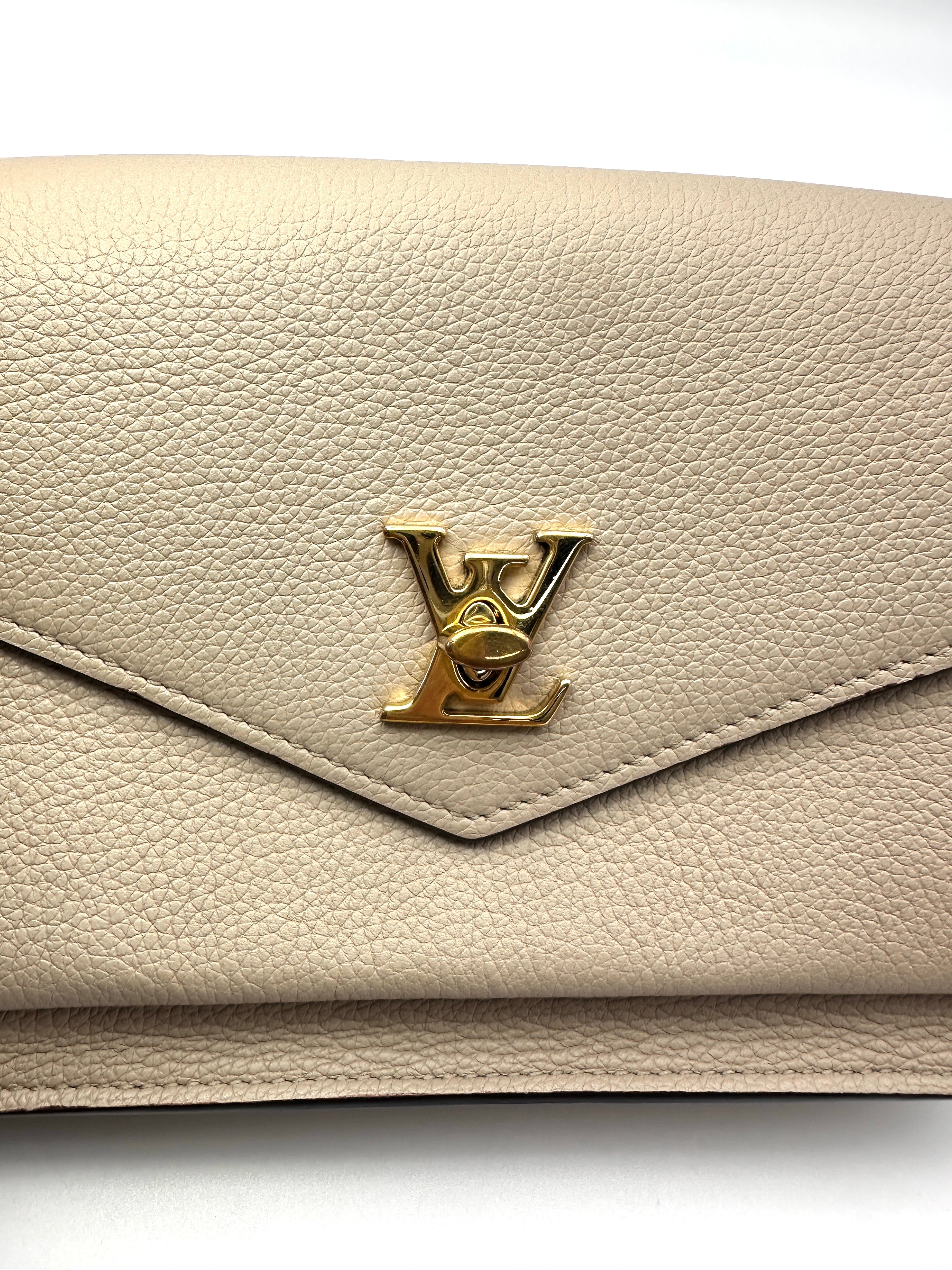 Louis Vuitton Lockme Beige Leather Shoulder Bag LV3326