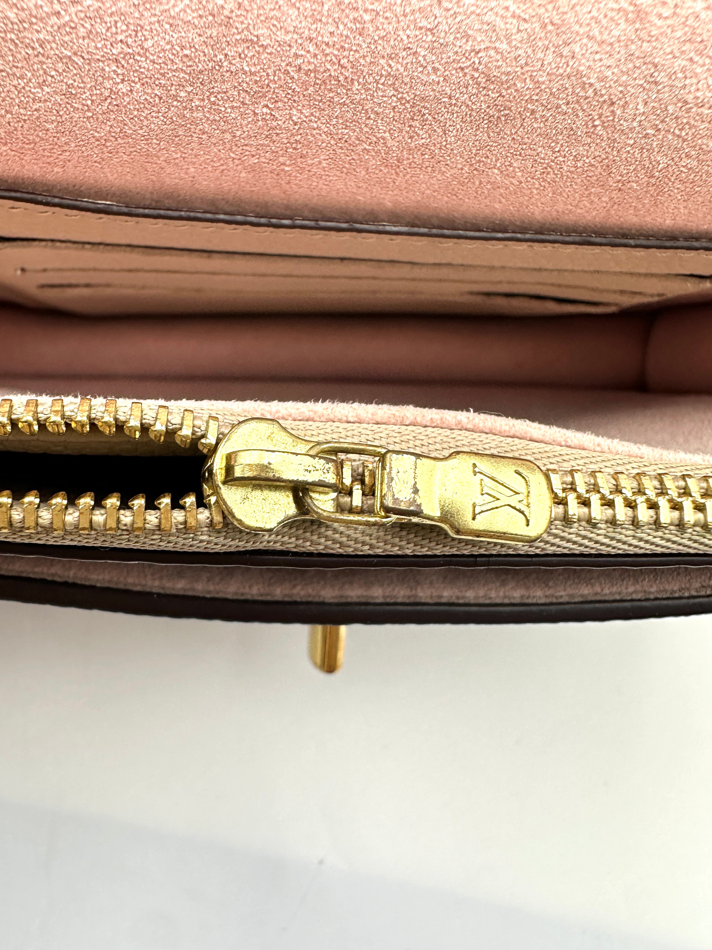 Louis Vuitton Lockme Beige Leather Shoulder Bag LV3326