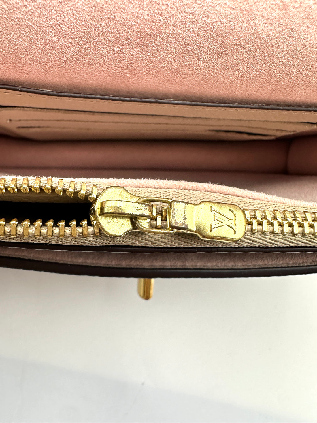 Louis Vuitton Lockme Beige Leather Shoulder Bag LV3326
