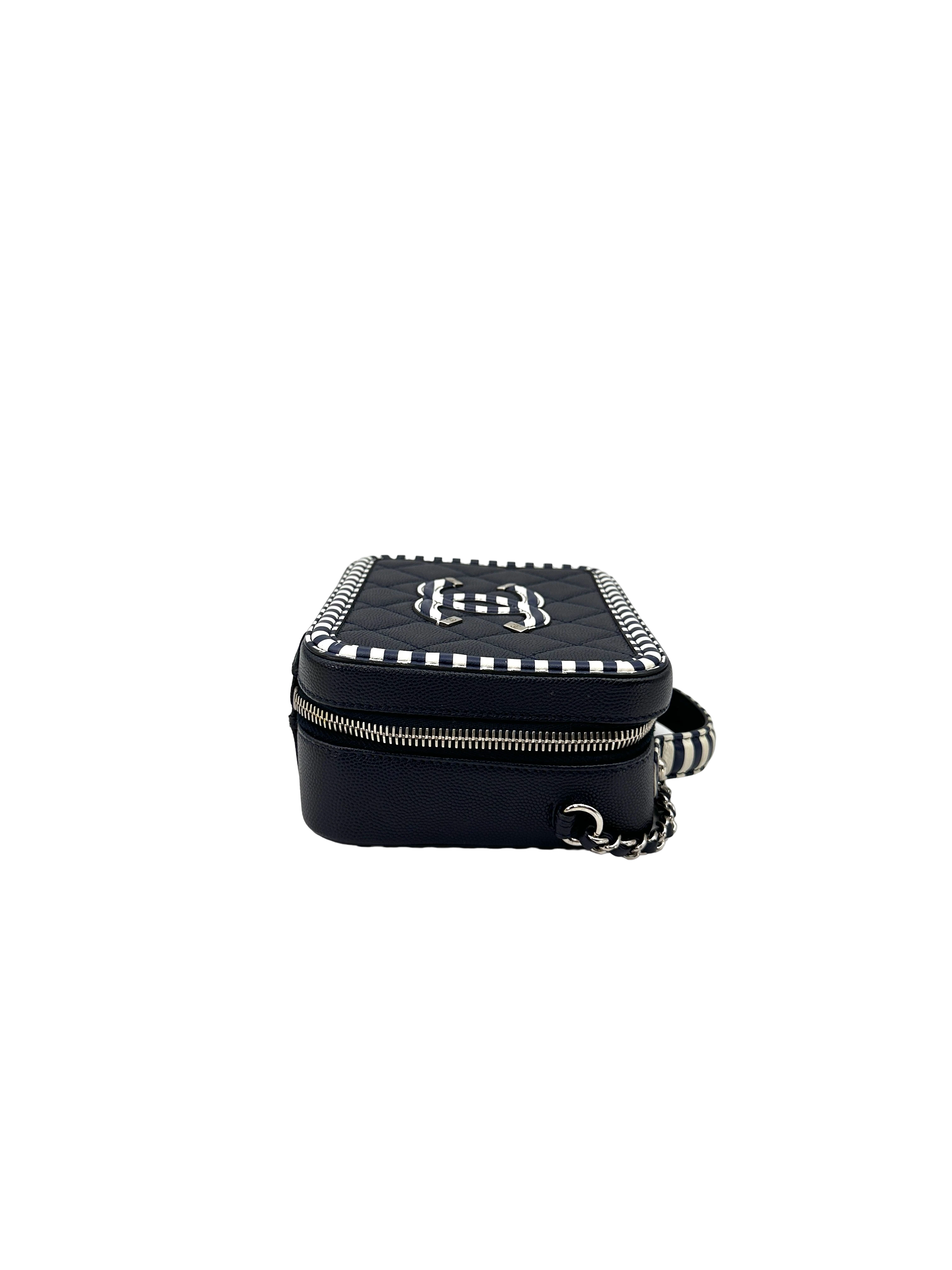 Chanel CC Filigree Black/White Quilted Leather Vanity Case(27***19) CC2550