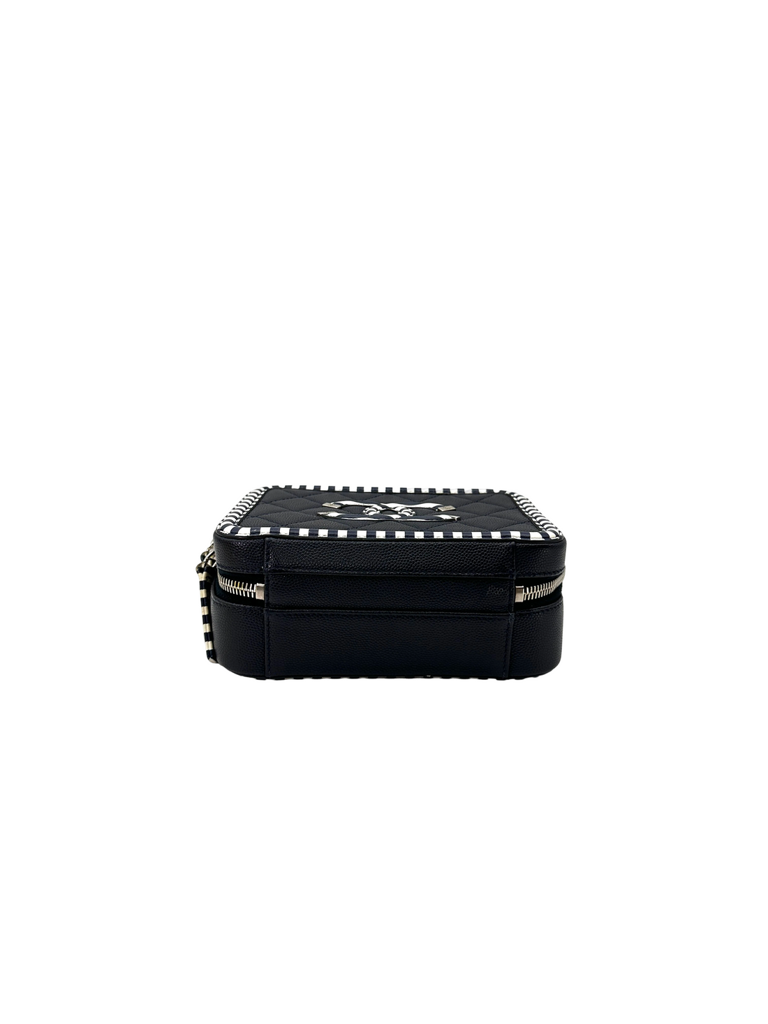 Chanel CC Filigree Black/White Quilted Leather Vanity Case(27***19) CC2550