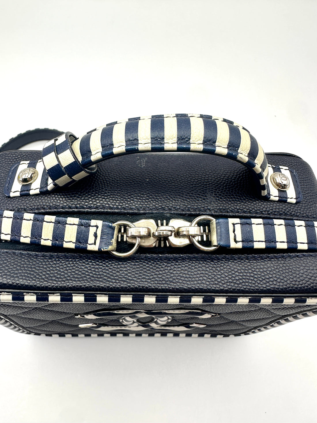 Chanel CC Filigree Black/White Quilted Leather Vanity Case(27***19) CC2550