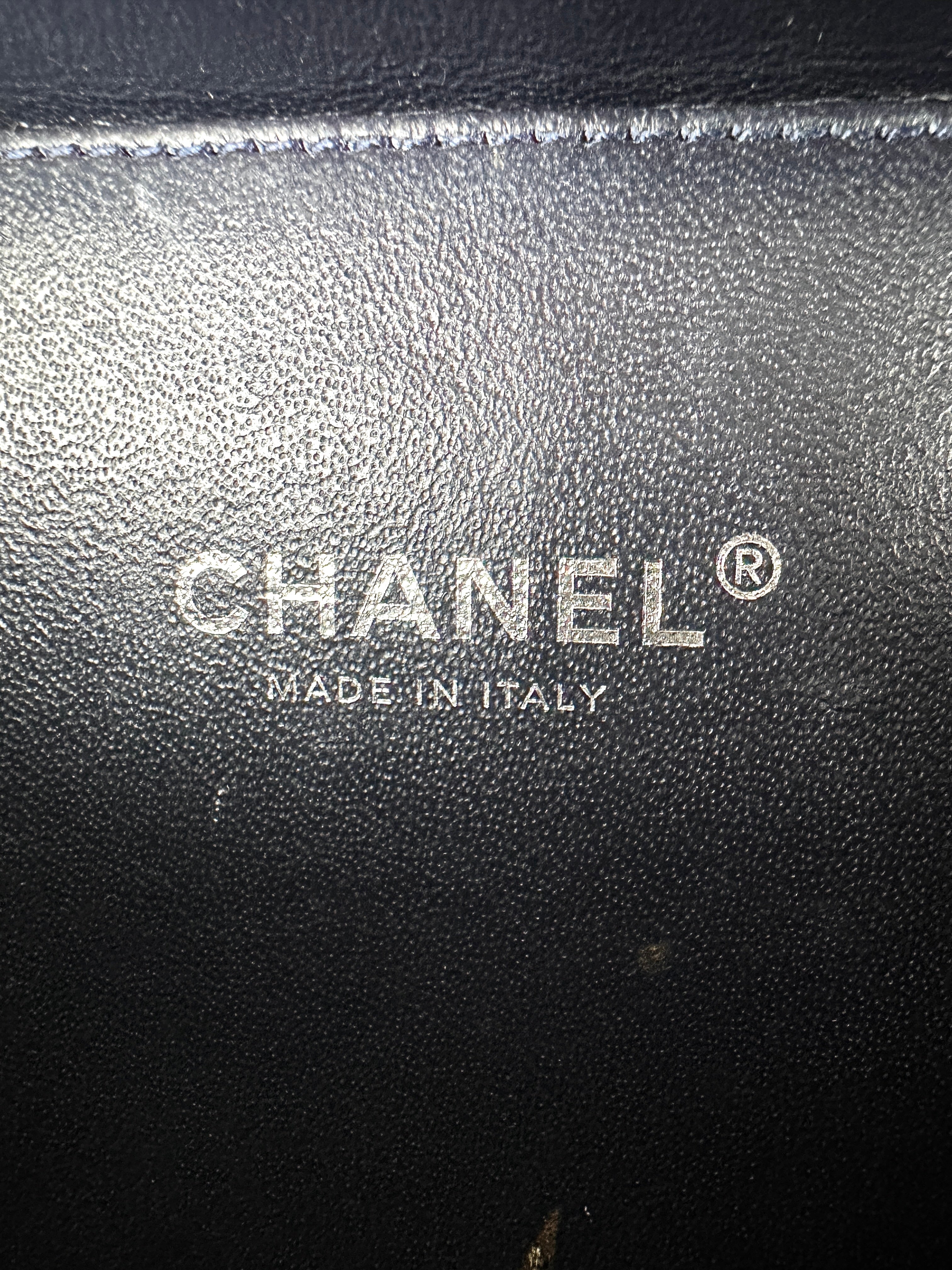 Chanel CC Filigree Black/White Quilted Leather Vanity Case(27***19) CC2550