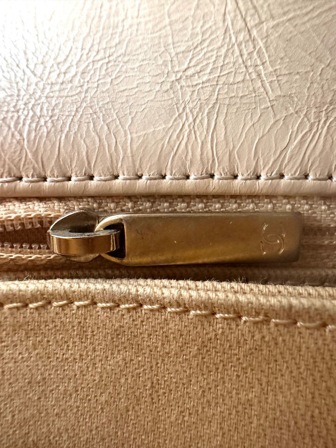 Chanel CoCo Handle Beige Chevron Quilted Leather Small Size Shoulder Bag(25***91) CC2565