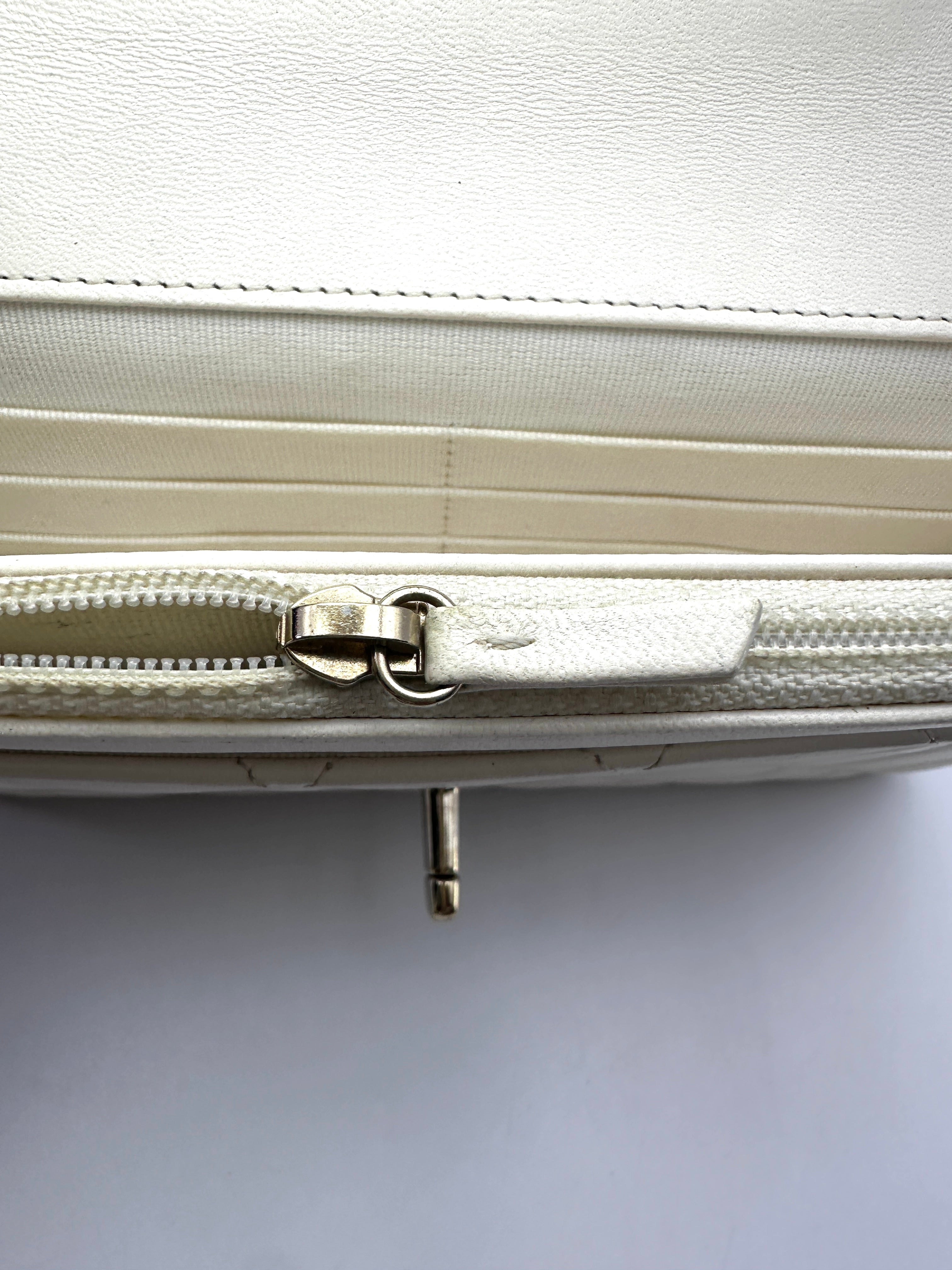 Chanel 23S Trendy CC White Quilted Leather Wallet On Chain(LC***K5) CC2564