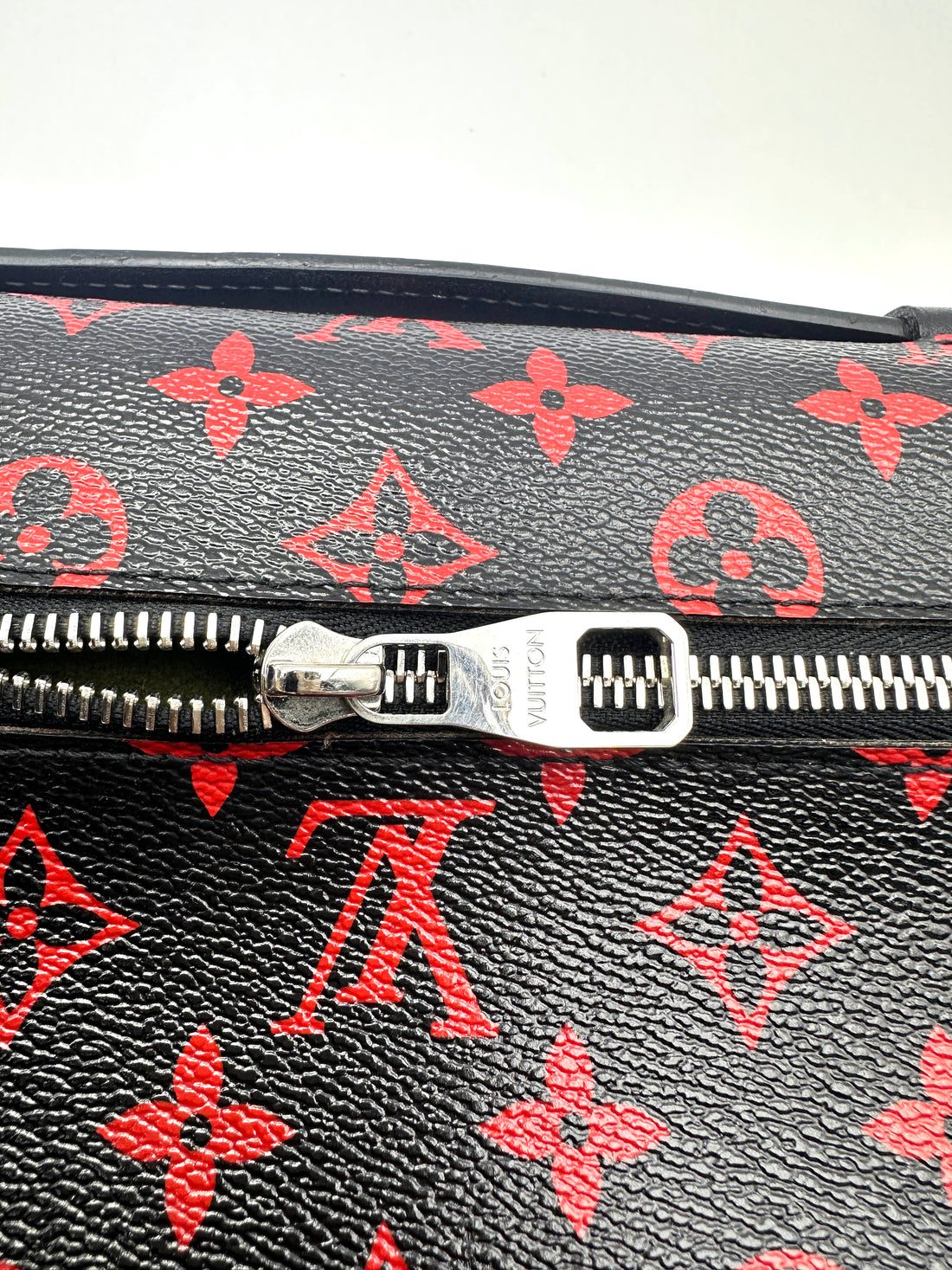 Louis Vuitton Black/Red Monogram Infrarouge Canvas Pochette Metis LV3328