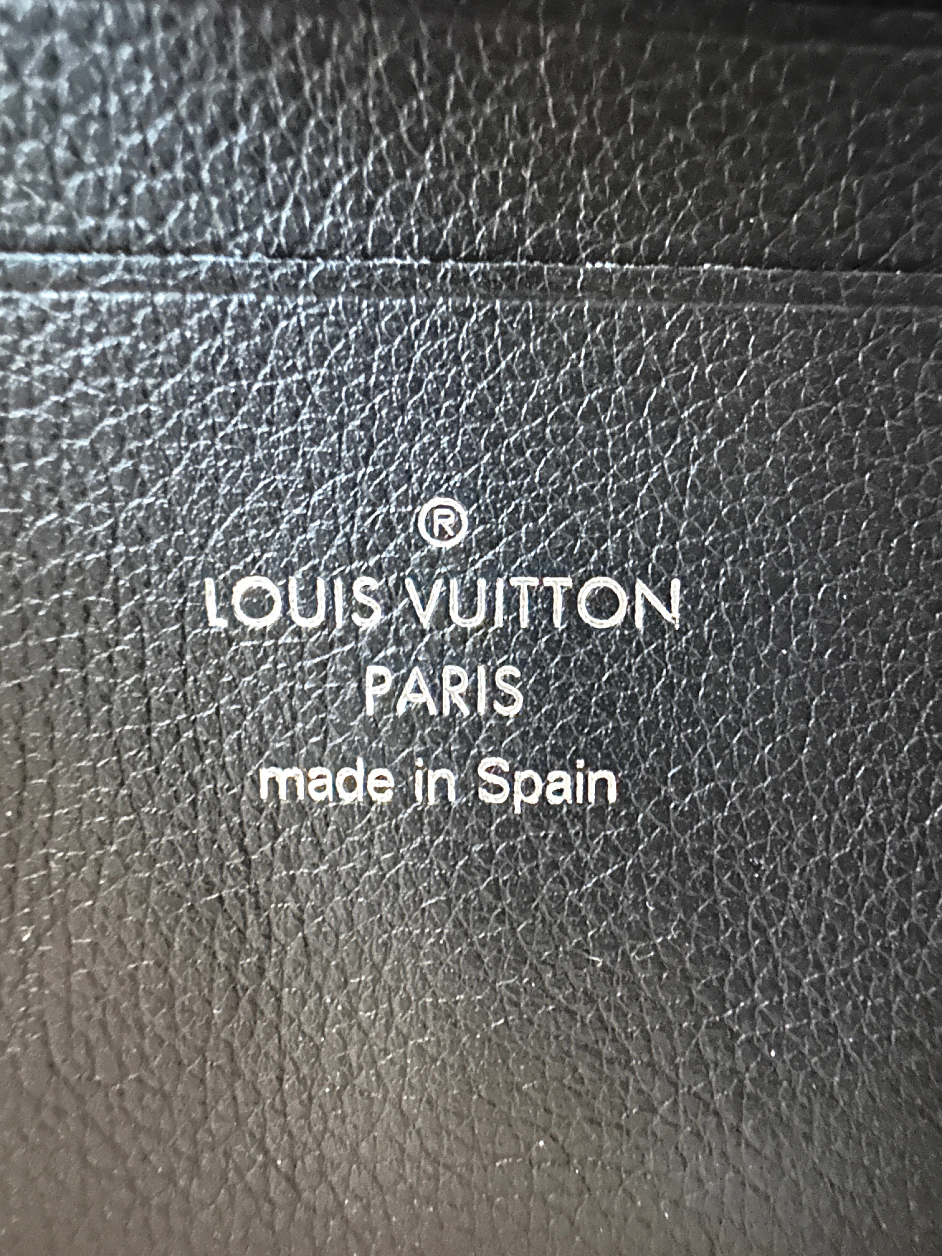 Louis Vuitton Lockme Pink/White Leather Shoulder Bag LV3331